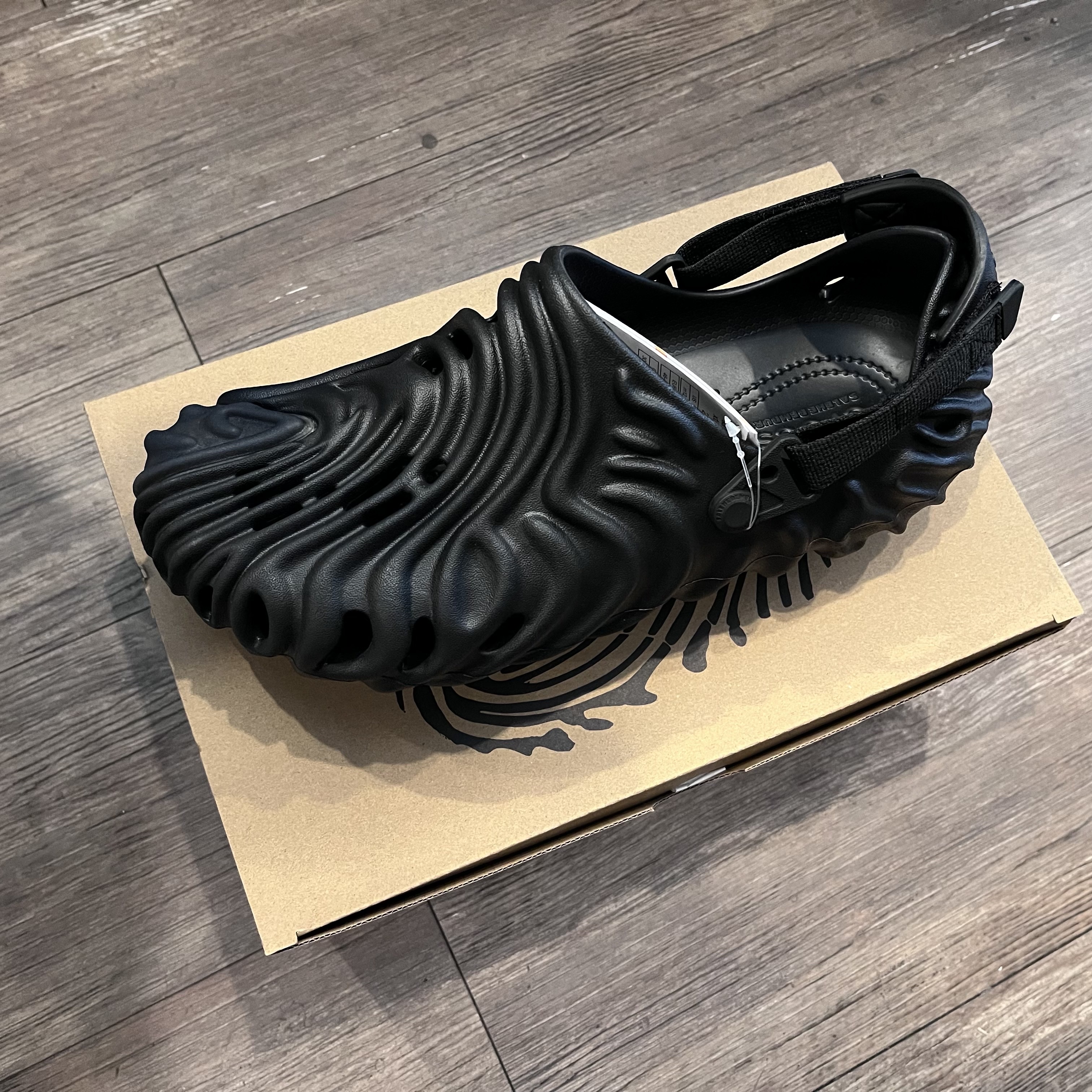 Crocs x Salehe Bembury Pollex Clog Sasquatch 착용 스타일
