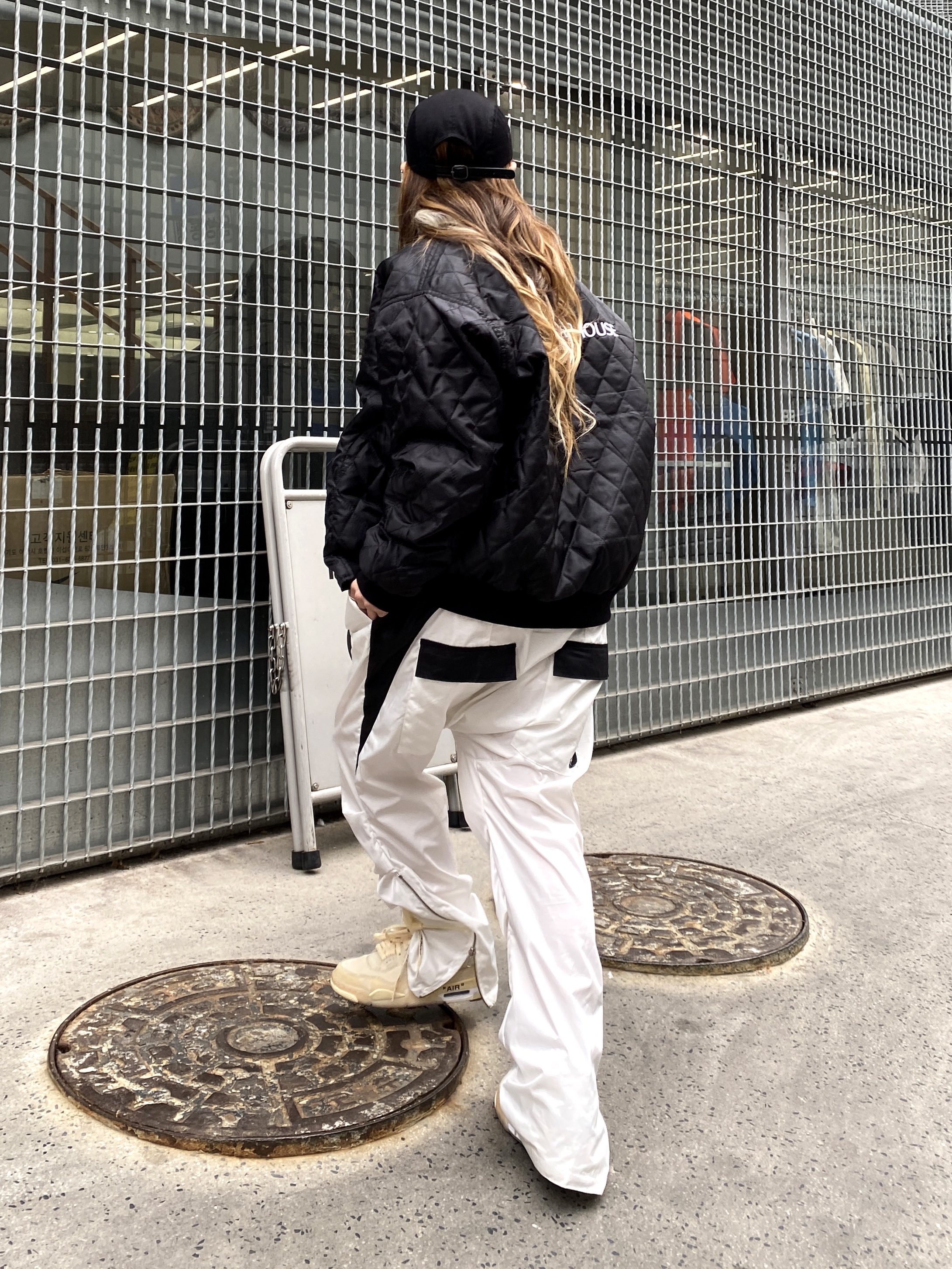 Supreme Washed Chino Twill Camp Cap Black, (W) Jordan 4 x Off-White Retro SP Sail 착용 스타일 - 3