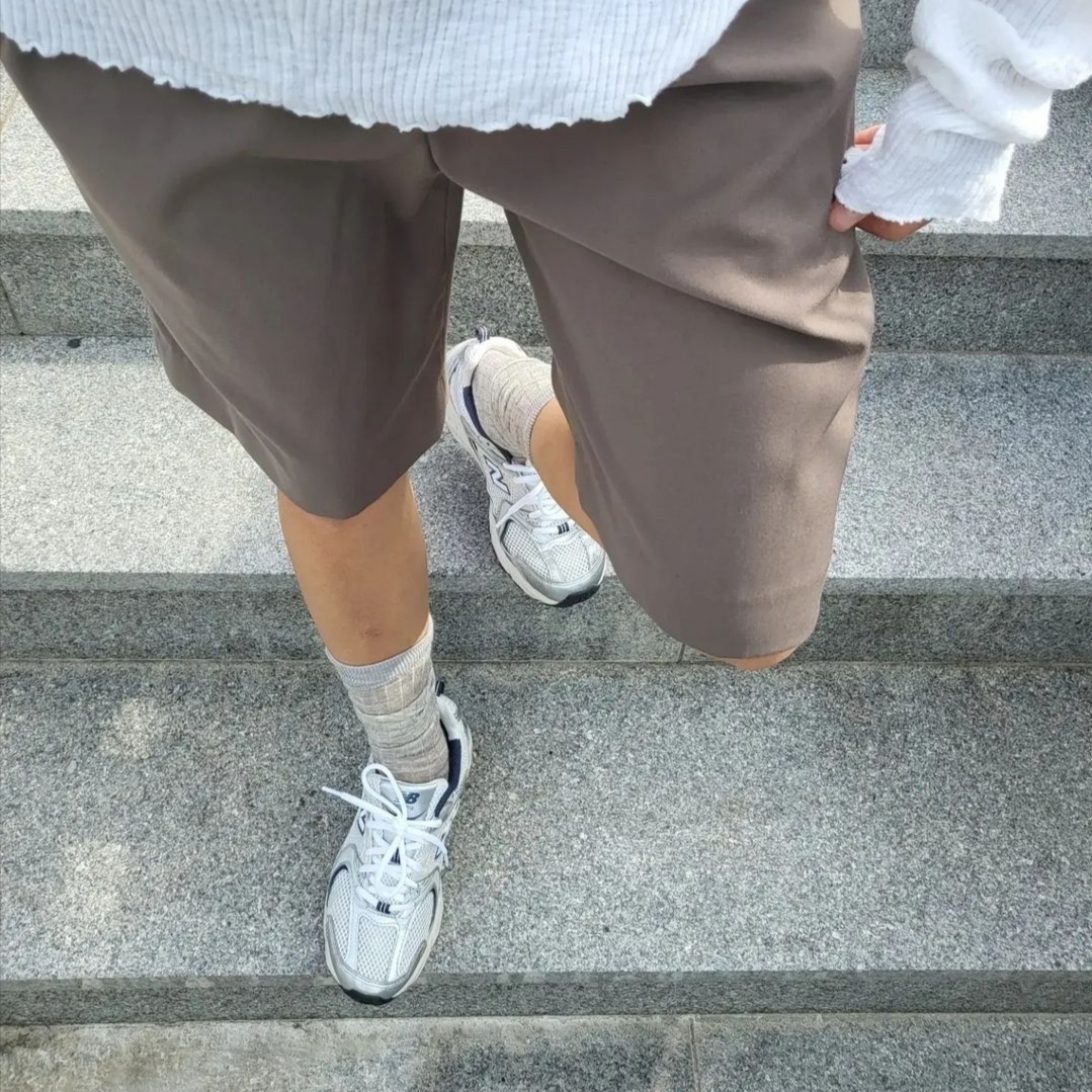 New Balance 530 Steel Grey 착용 스타일 - 1