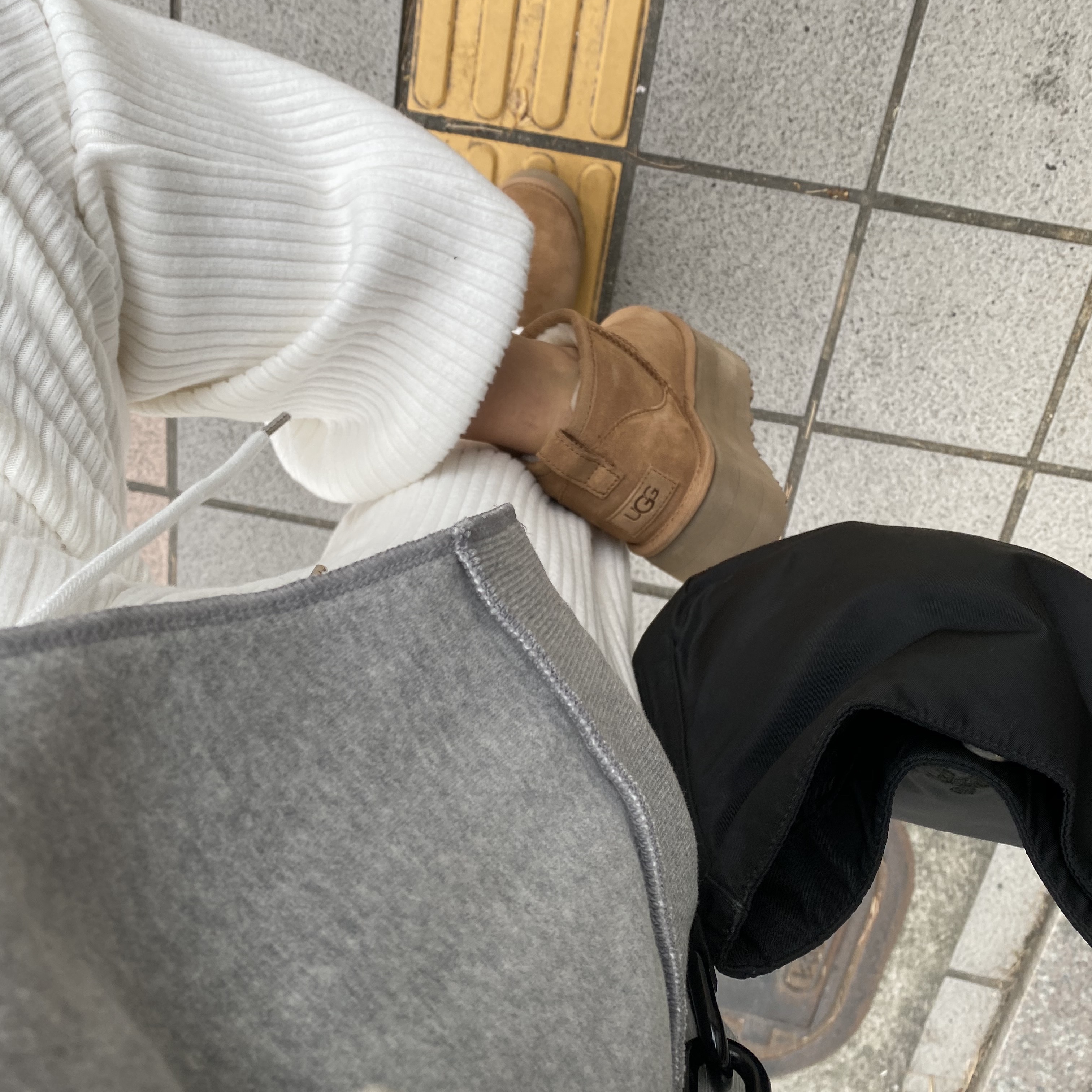 (W) UGG Classic Ultra Mini Platform Boots Chestnut 착용 스타일
