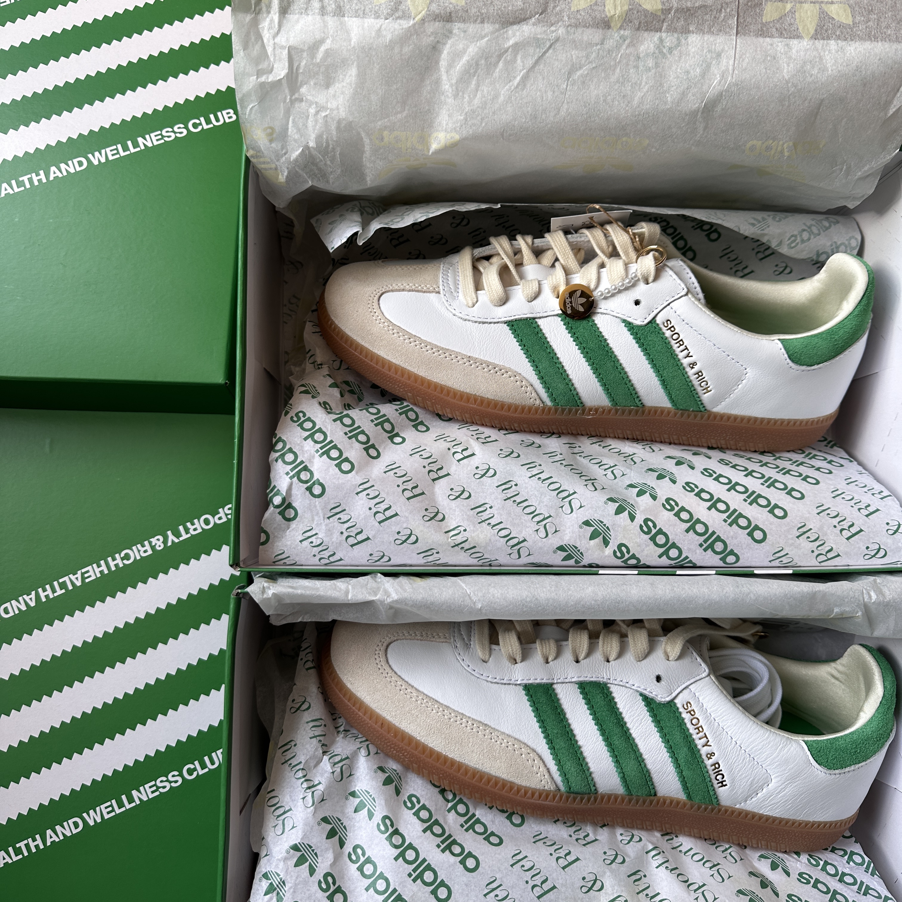 Adidas x Sporty & Rich Samba OG Cloud White Green 착용 스타일