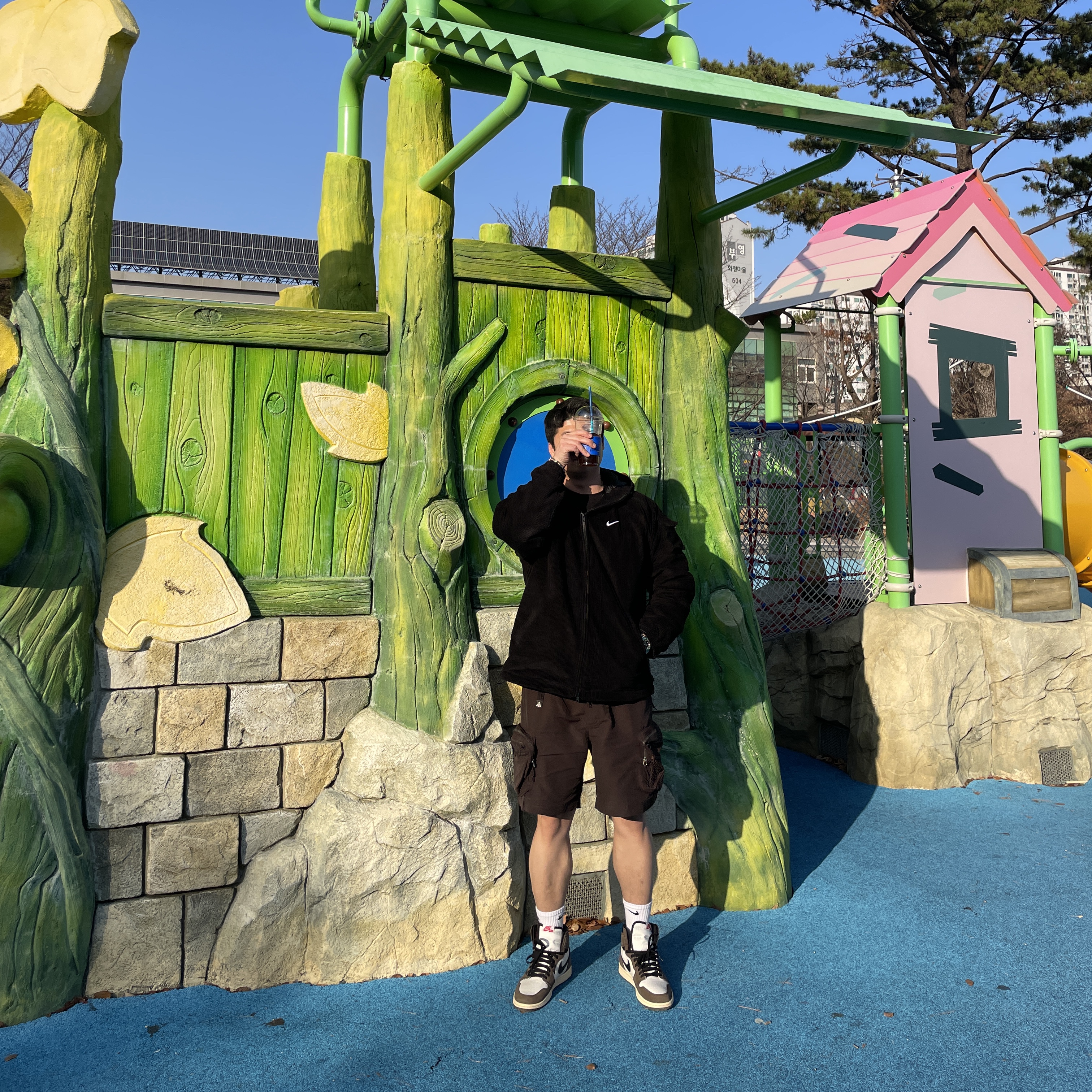 Supreme x Nike Arc Corduroy Hooded Jacket Black - 22SS, Nike ACG Snowgrass Cargo Shorts Velvet Brown - Asia 착용 스타일 - 2