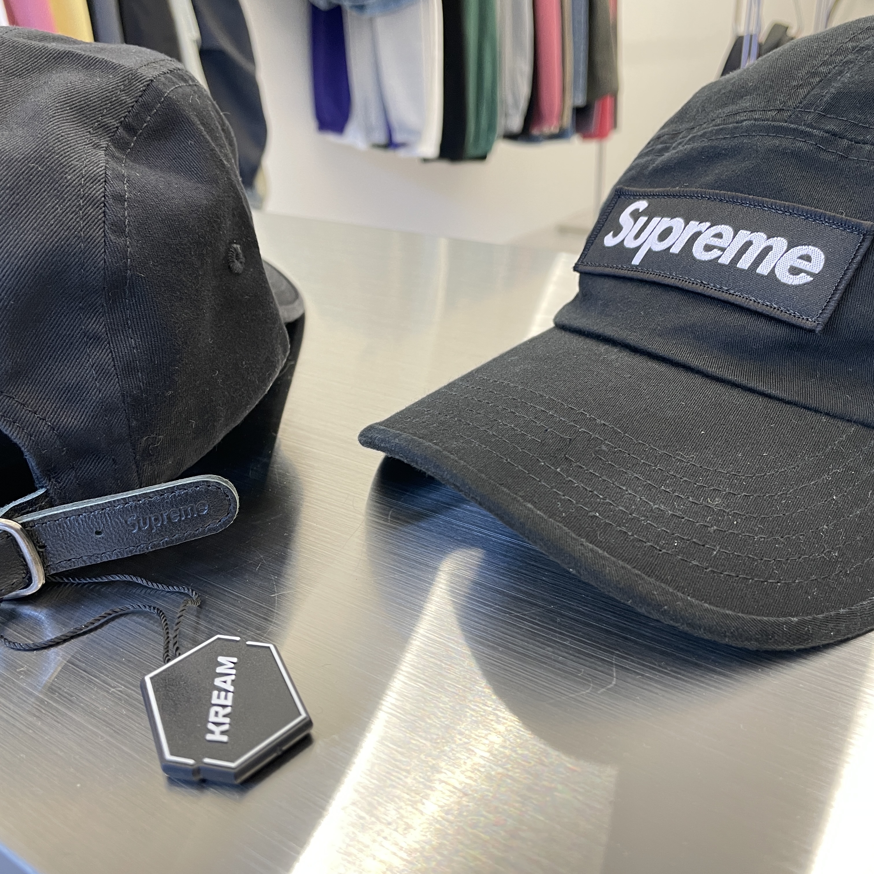 Supreme Washed Chino Twill Camp Cap Black, Supreme Military Camp Cap Black - 22FW 착용 스타일