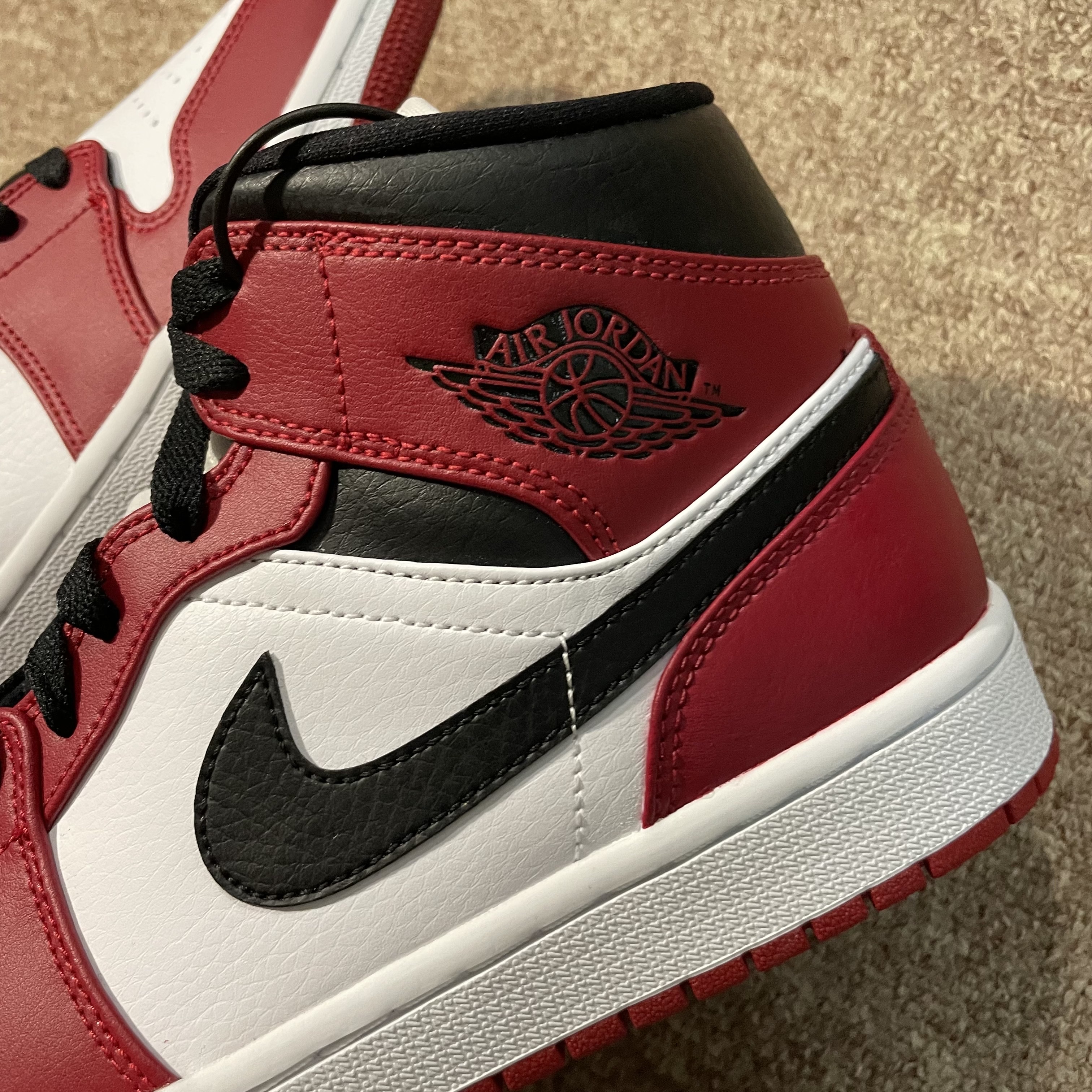 Jordan 1 Mid Chicago 2020 착용 스타일 - 3