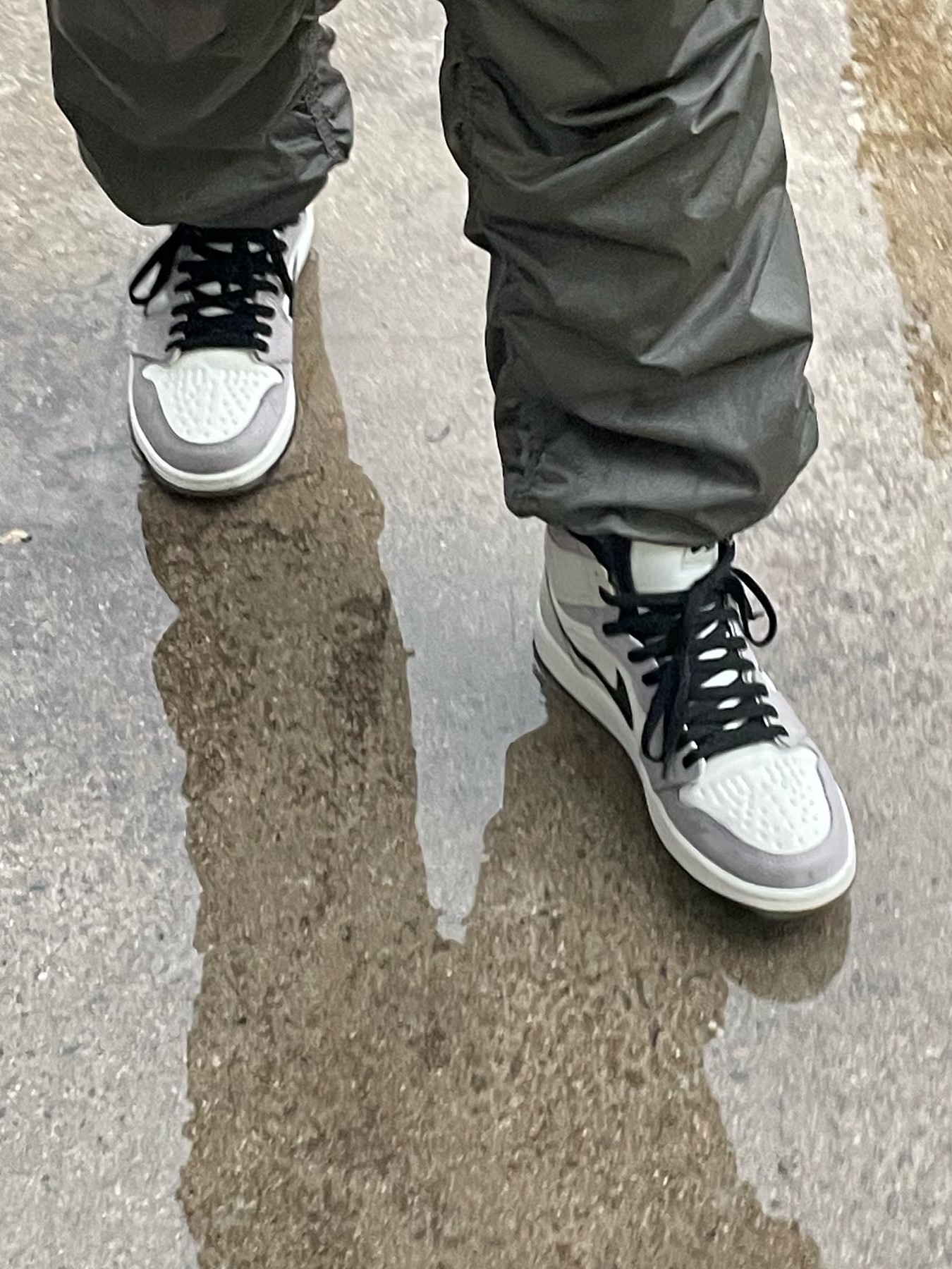 Arc'teryx Beta Jacket Black, Jordan 1 Element Gore-Tex Sail 착용 스타일 - 2