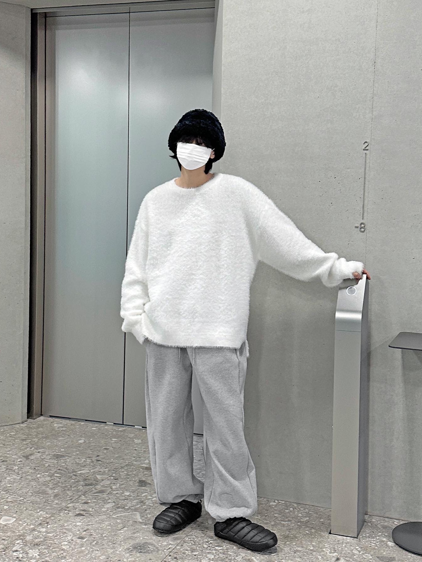 The North Face x Kaws Thermoball Traction Mule VS Black - 22FW 착용 스타일 - 1