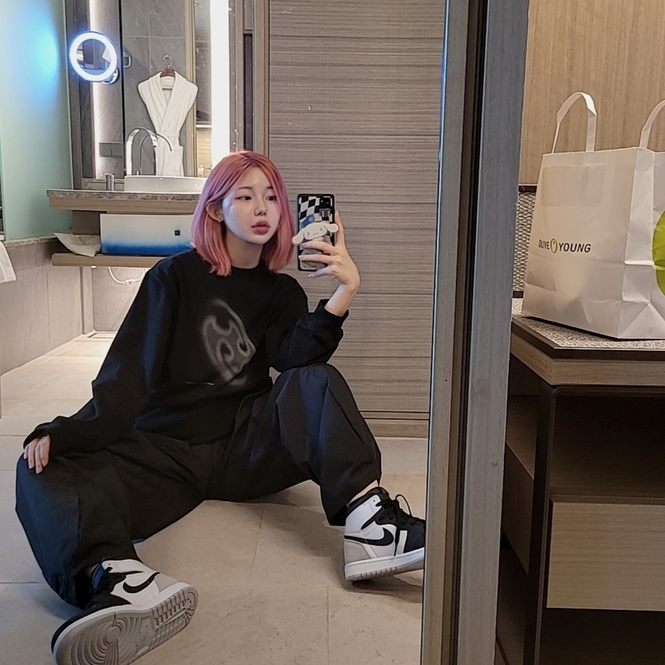 Sansan Gear Side Snap Pants Black, Sansan Gear Long Sleeve T-Shirt Black - 22FW 착용 스타일 - 2
