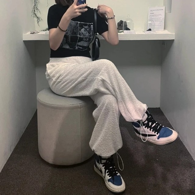 Jordan 1 x Travis Scott x Fragment Retro High OG SP Military Blue 착용 스타일