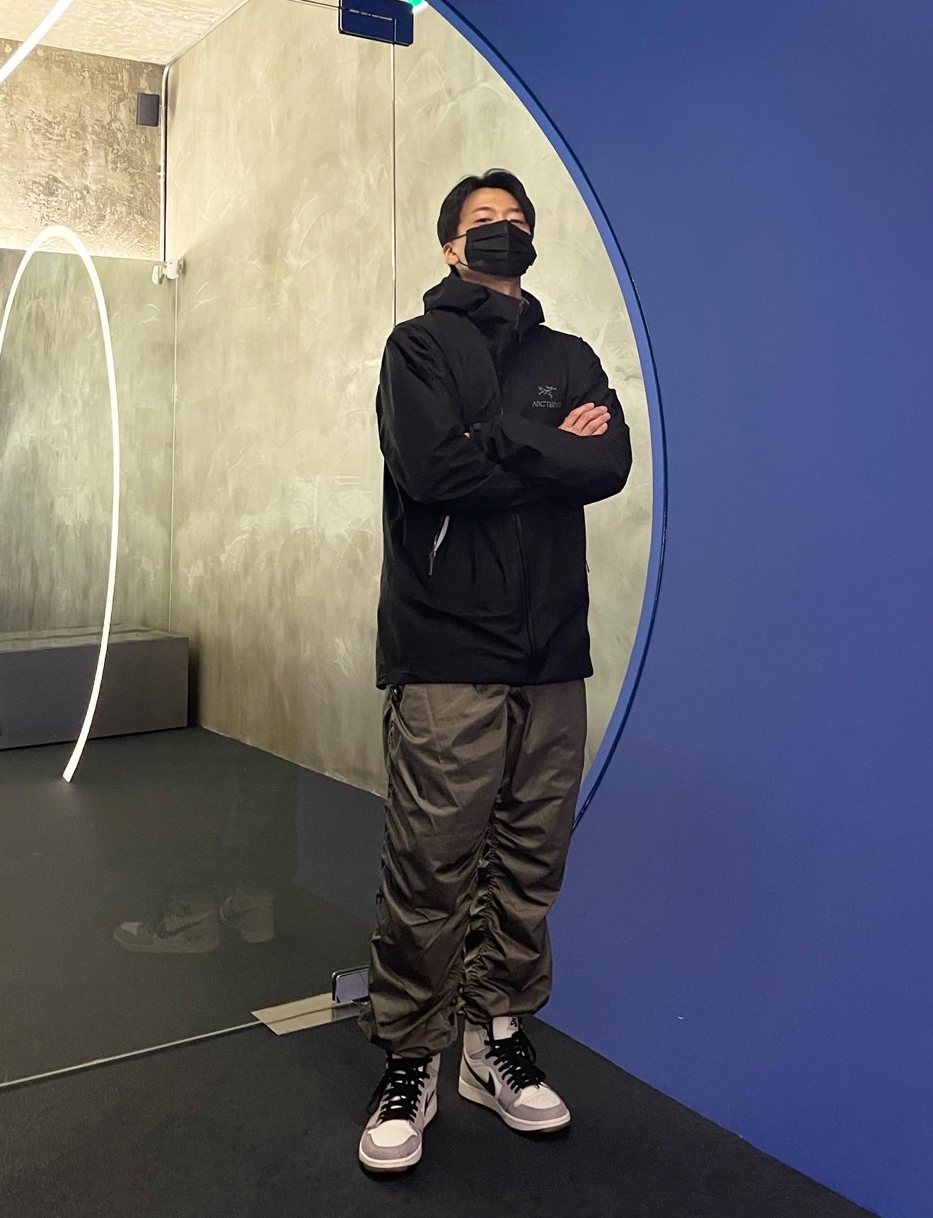 Arc'teryx Beta Jacket Black, Jordan 1 Element Gore-Tex Sail 착용 스타일 - 1