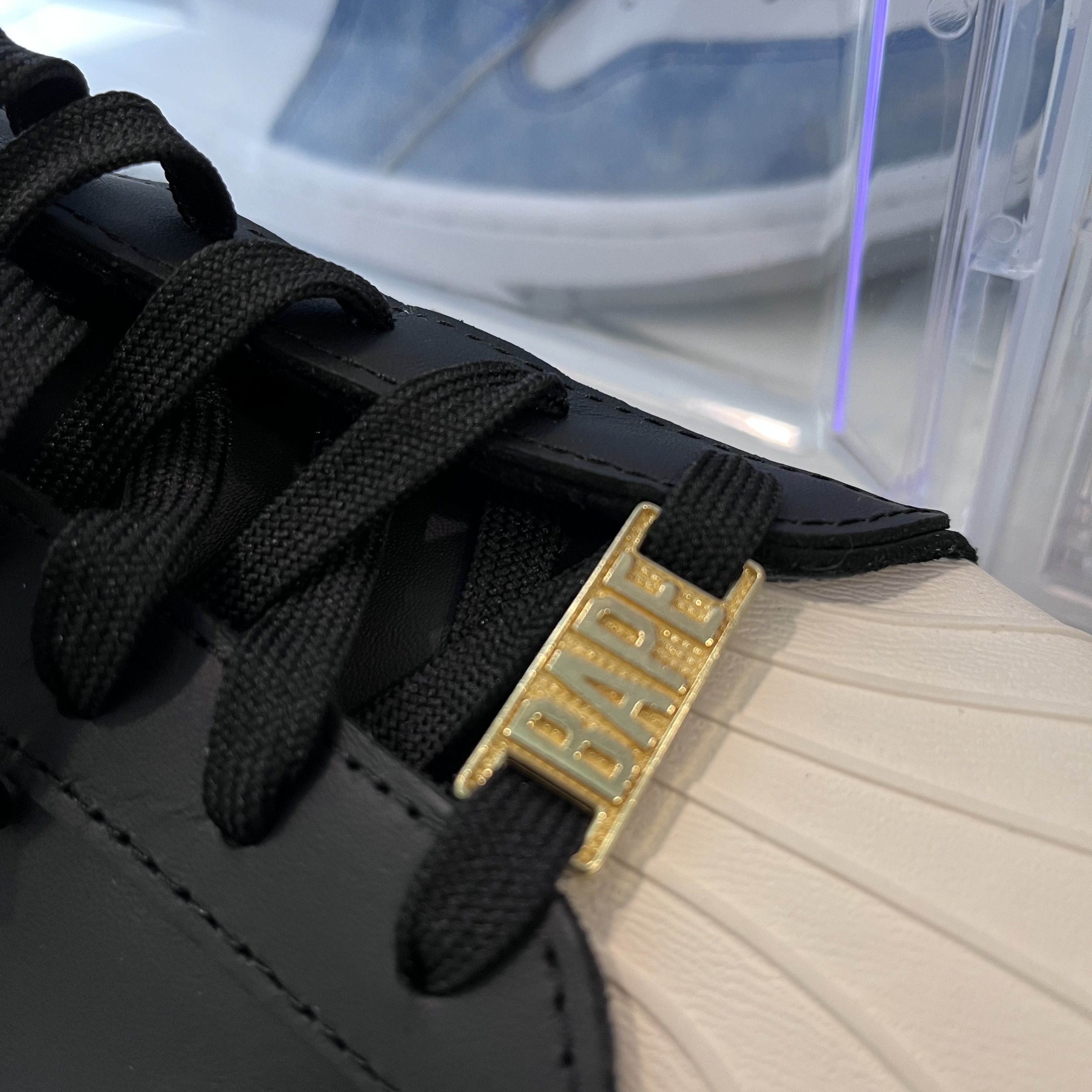 Adidas x BAPE Superstar 80s Core Black Off White 착용 스타일 - 4