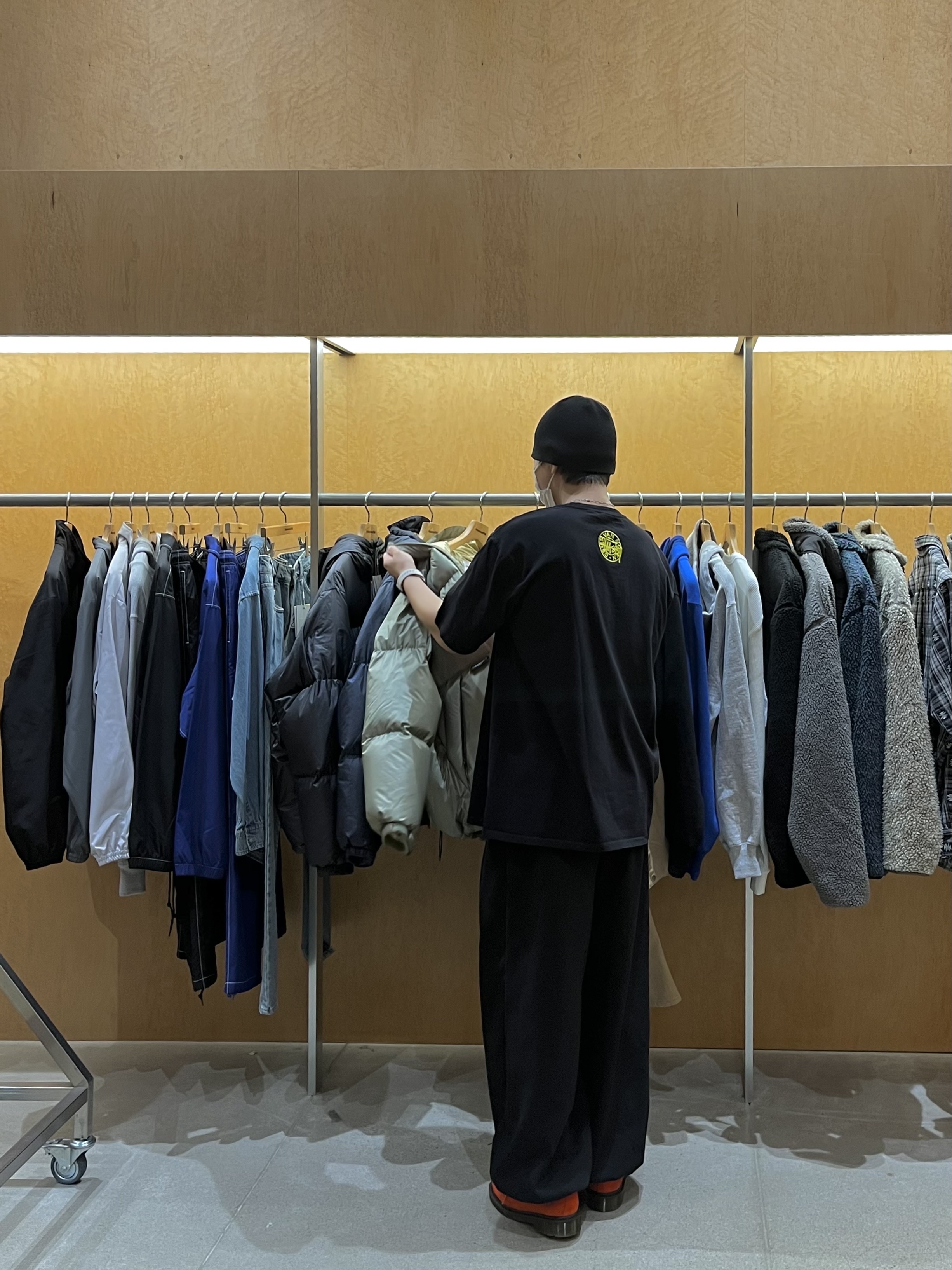 Dr. Martens x Our Legacy 1461 Work Shop DOC Red Alert, Stussy x Dries Van Noten Airbrush Vase T-Shirt Black 착용 스타일 - 4