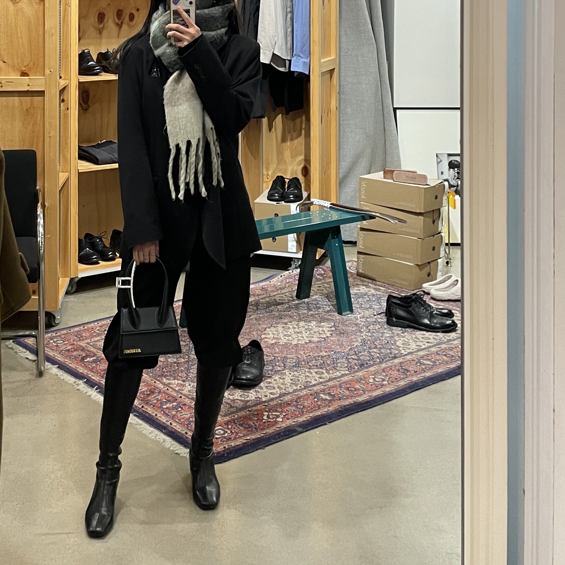 Acne Studios Mohair Check Muffler Grey Green Black, Jacquemus Le Chiquito Moyen Leather Handbag Black 착용 스타일
