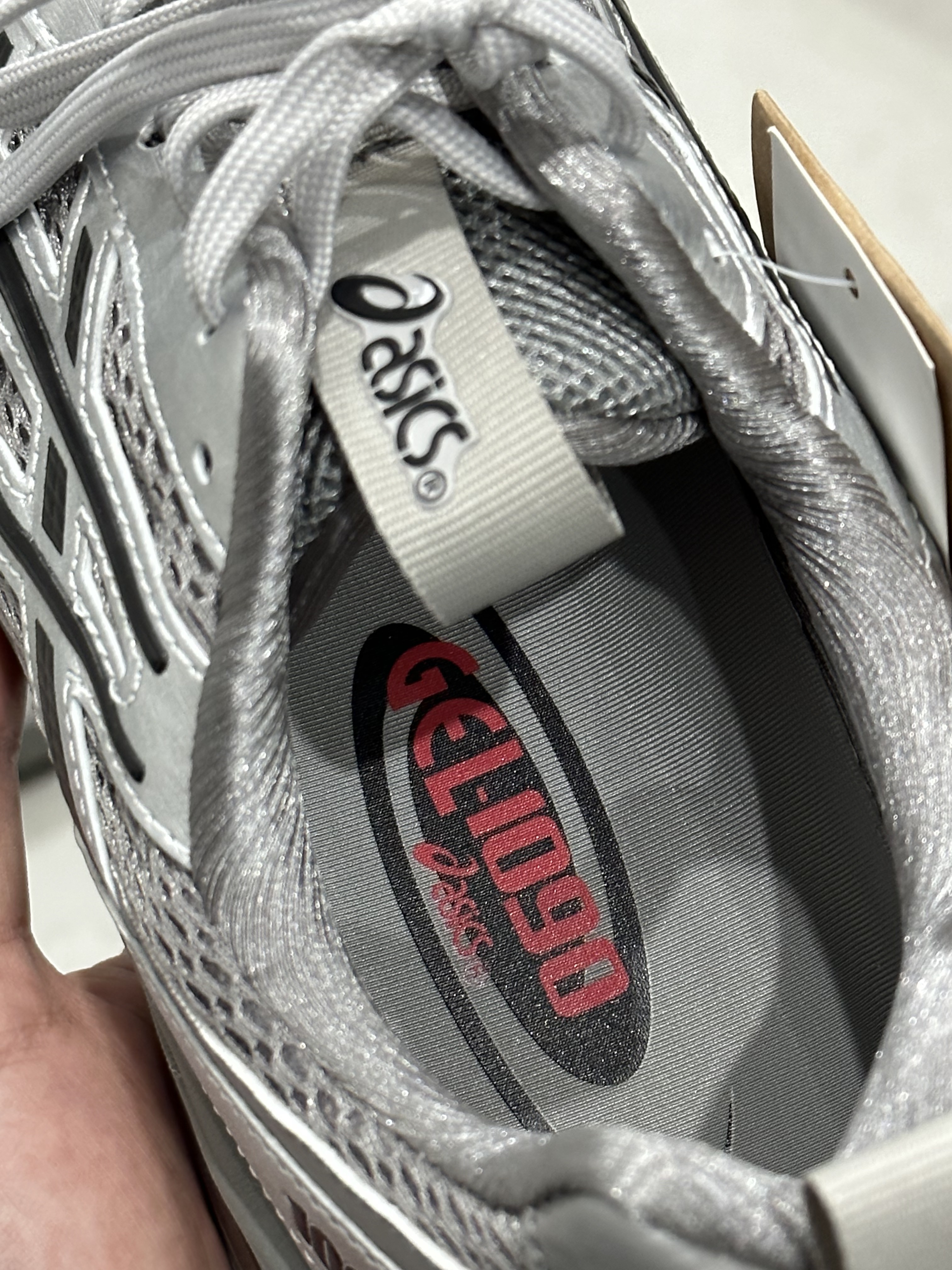 Asics x Freja Wewer Gel-1090 V2 Clay Grey Pure Silver 착용 스타일