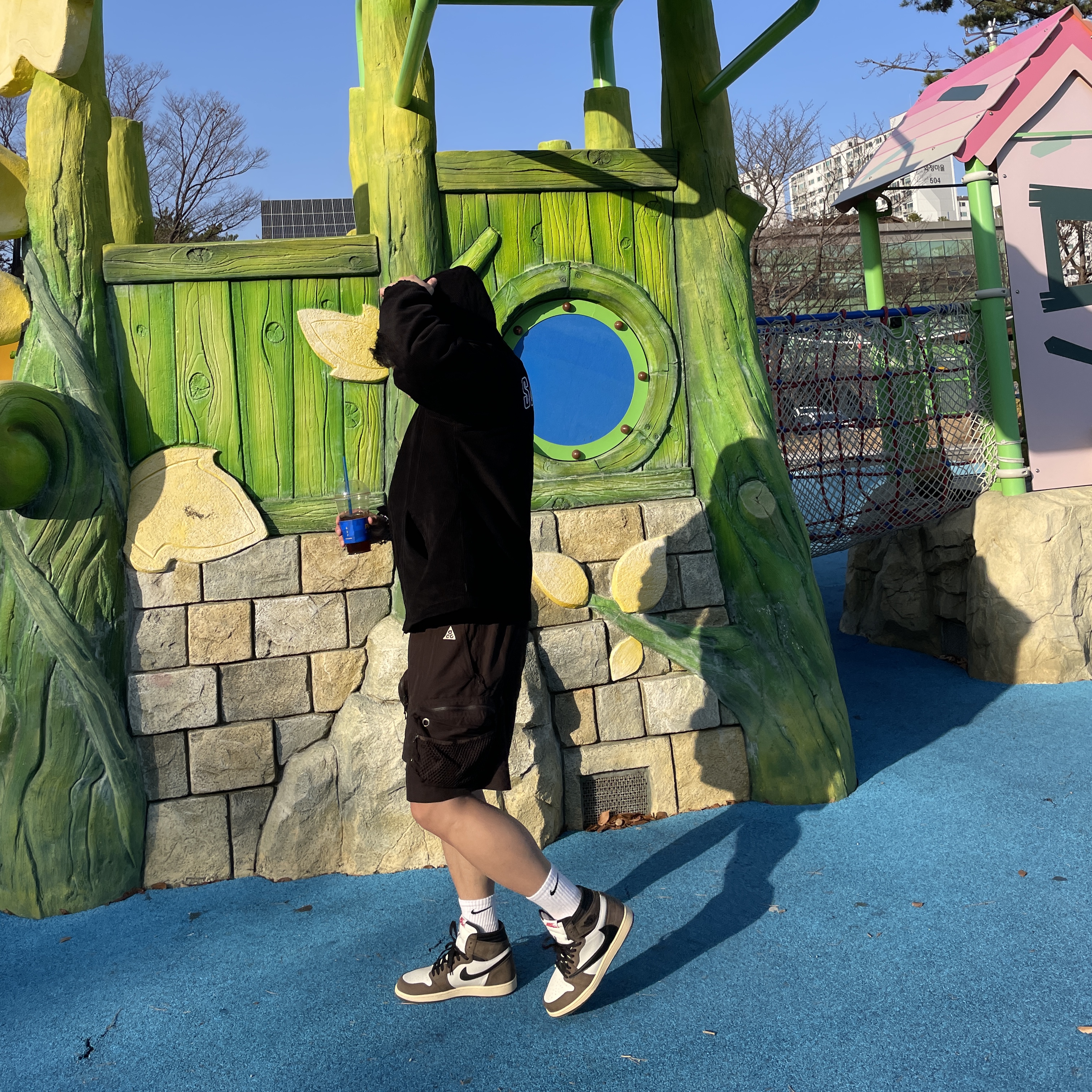 Supreme x Nike Arc Corduroy Hooded Jacket Black - 22SS, Nike ACG Snowgrass Cargo Shorts Velvet Brown - Asia 착용 스타일 - 3