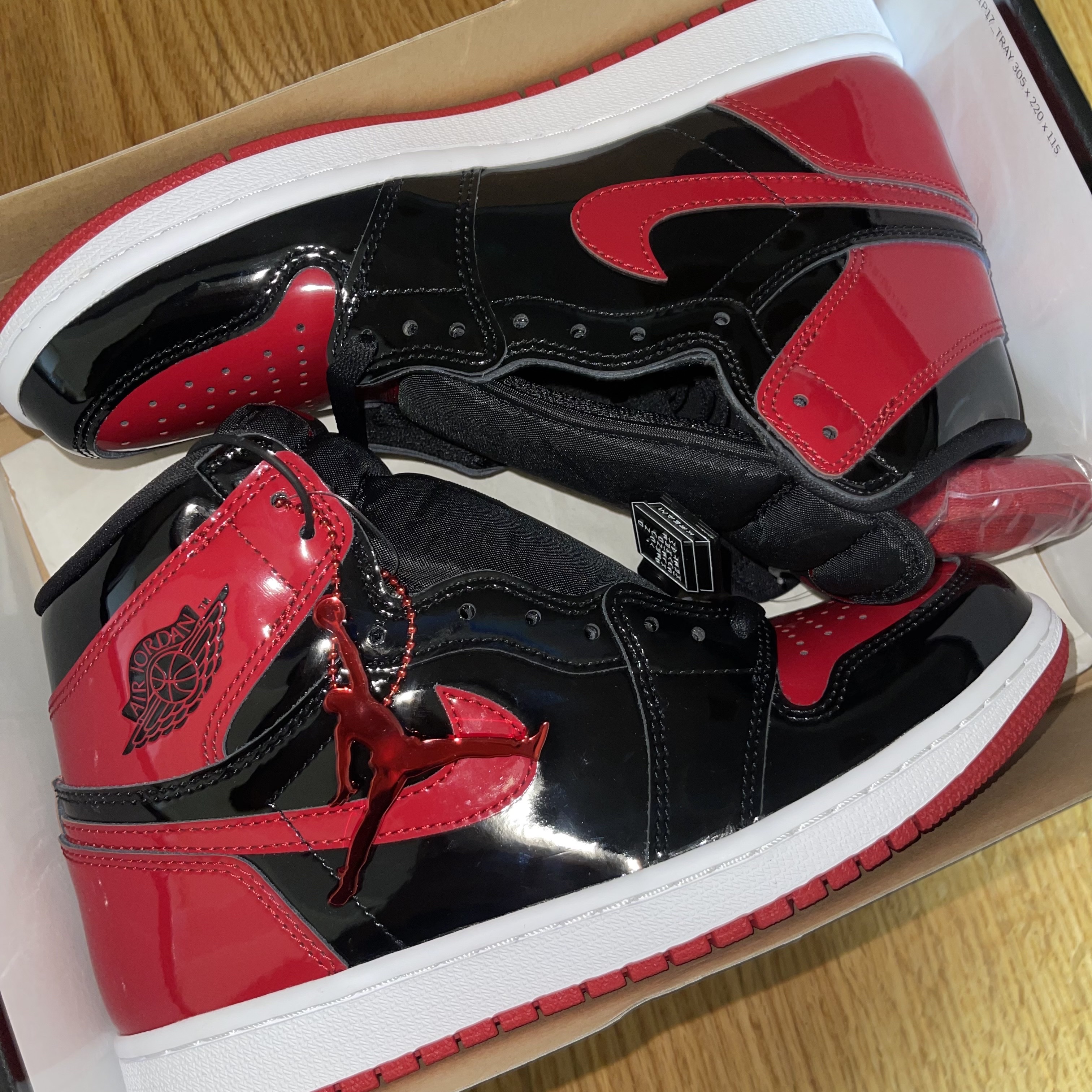 Jordan 1 Retro High OG Patent Bred 착용 스타일 - 2