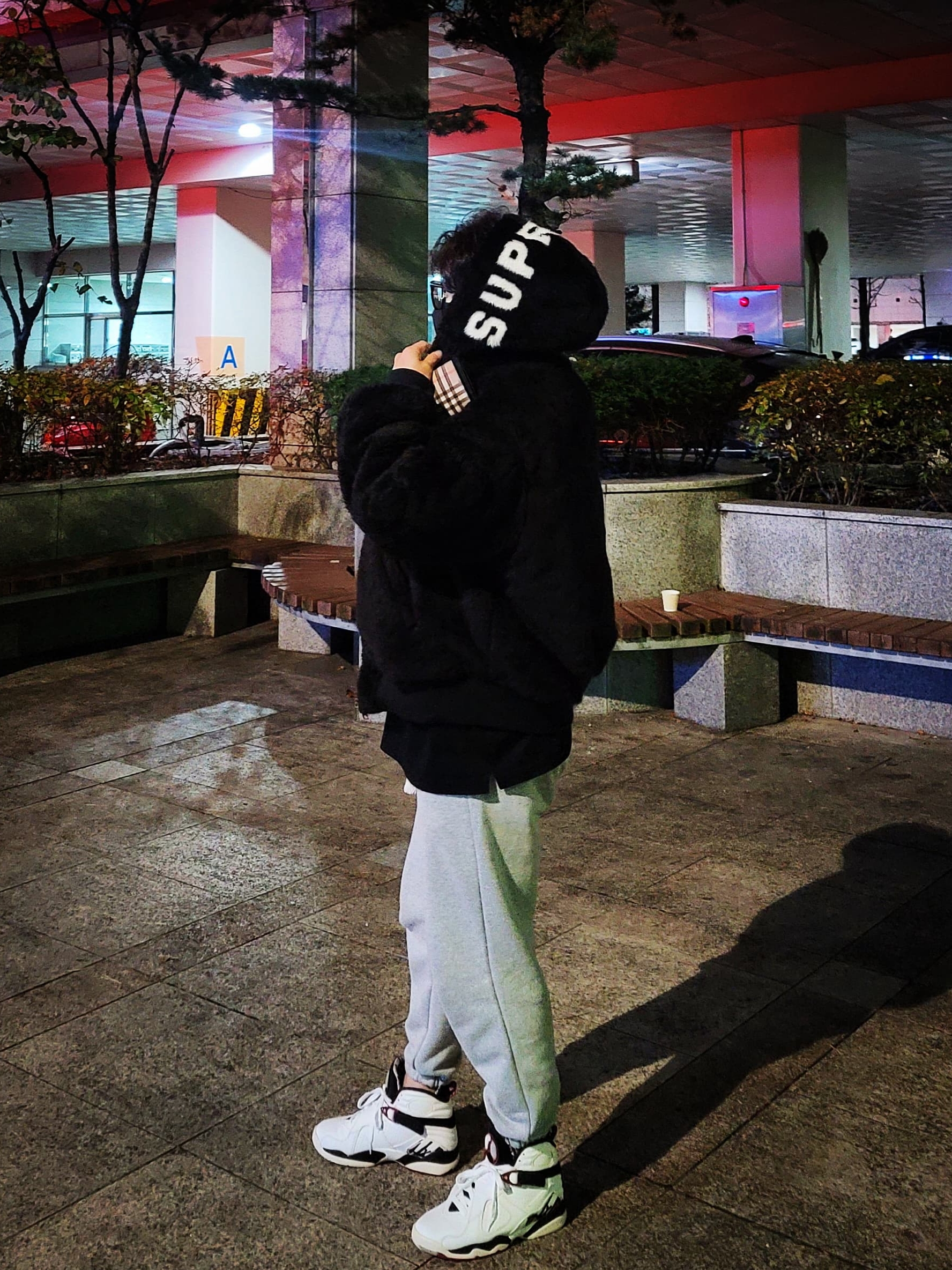 Supreme Faux Fur Reversible MA-1 Black - 22FW, Jordan 8 Retro Alternate 착용 스타일 - 2