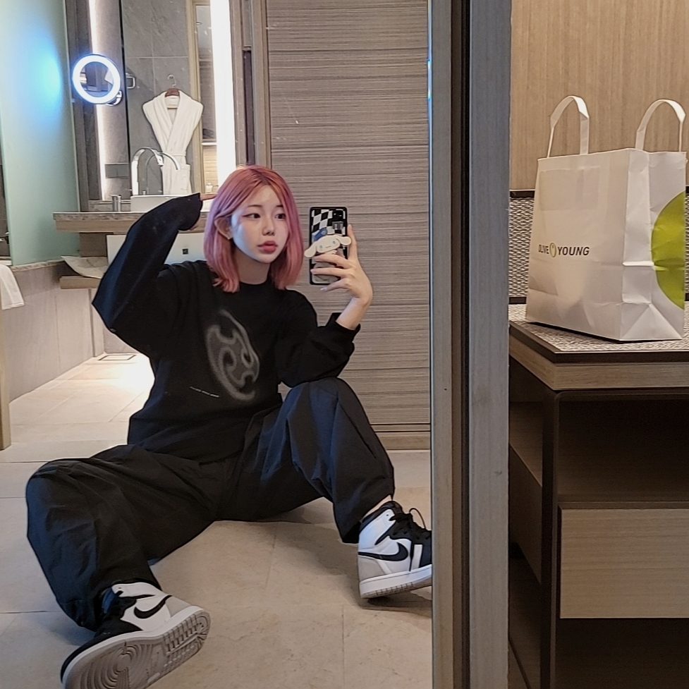 Sansan Gear Side Snap Pants Black, Sansan Gear Long Sleeve T-Shirt Black - 22FW 착용 스타일 - 1