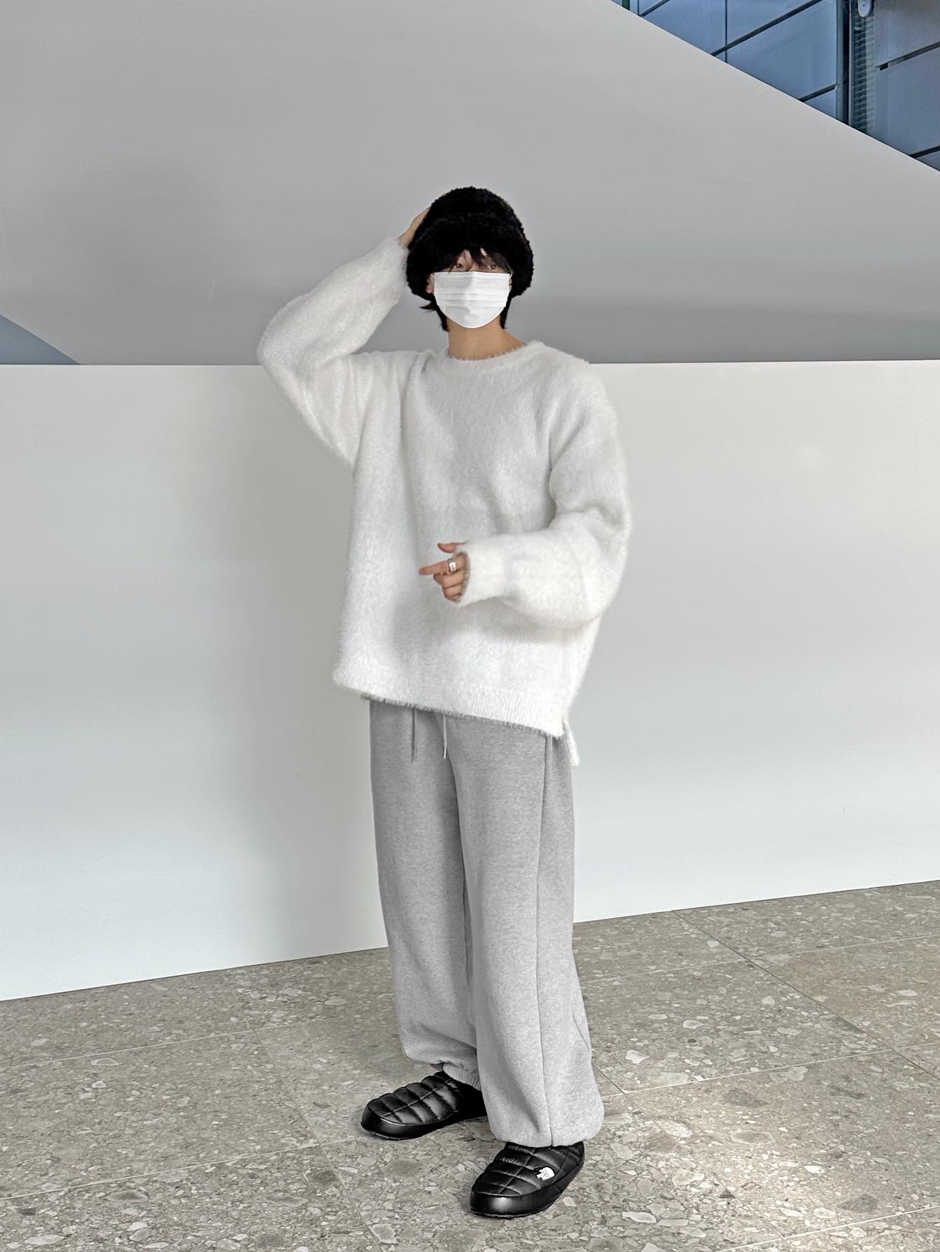 The North Face x Kaws Thermoball Traction Mule VS Black - 22FW 착용 스타일 - 4