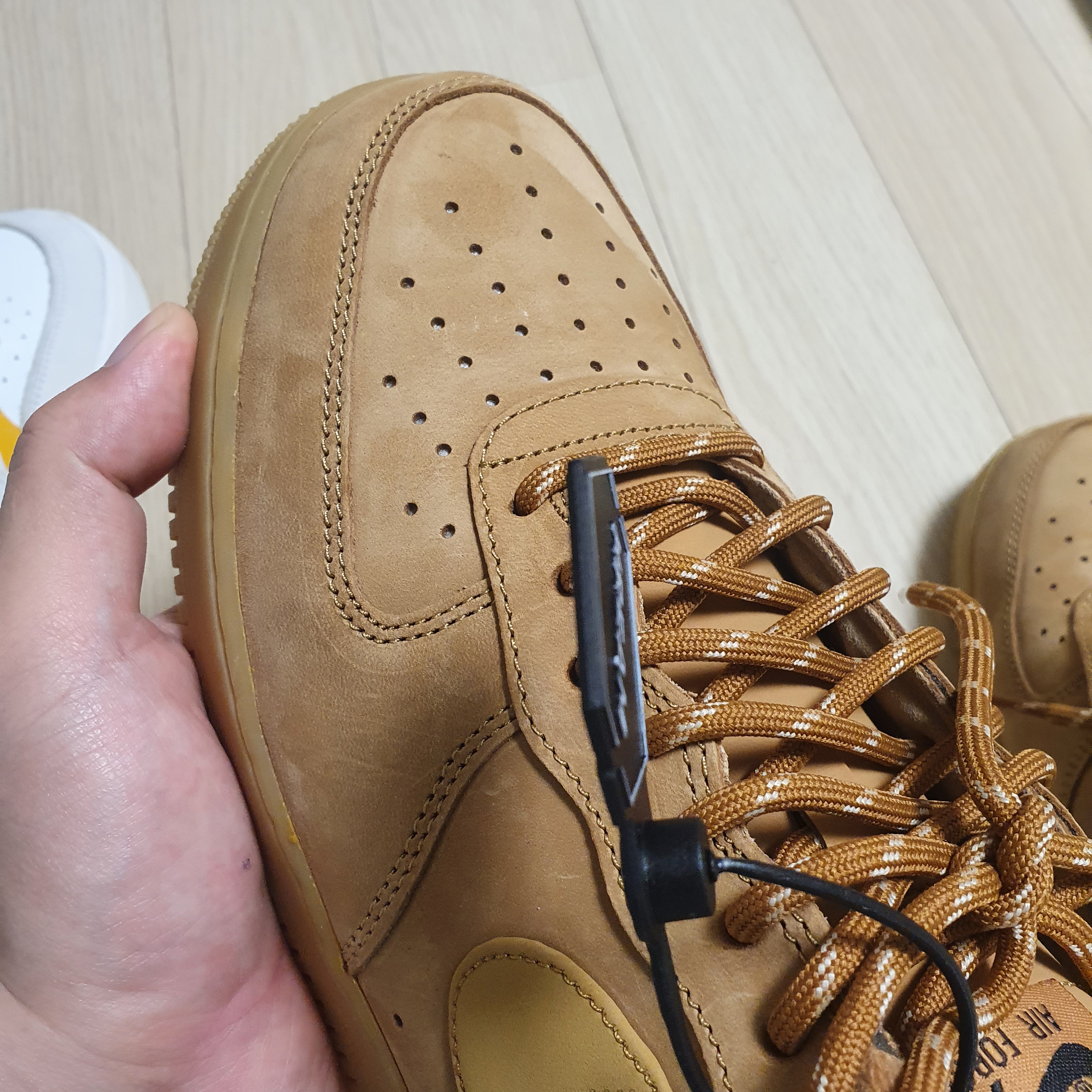 Nike Air Force 1 '07 WB Flax 착용 스타일 - 5