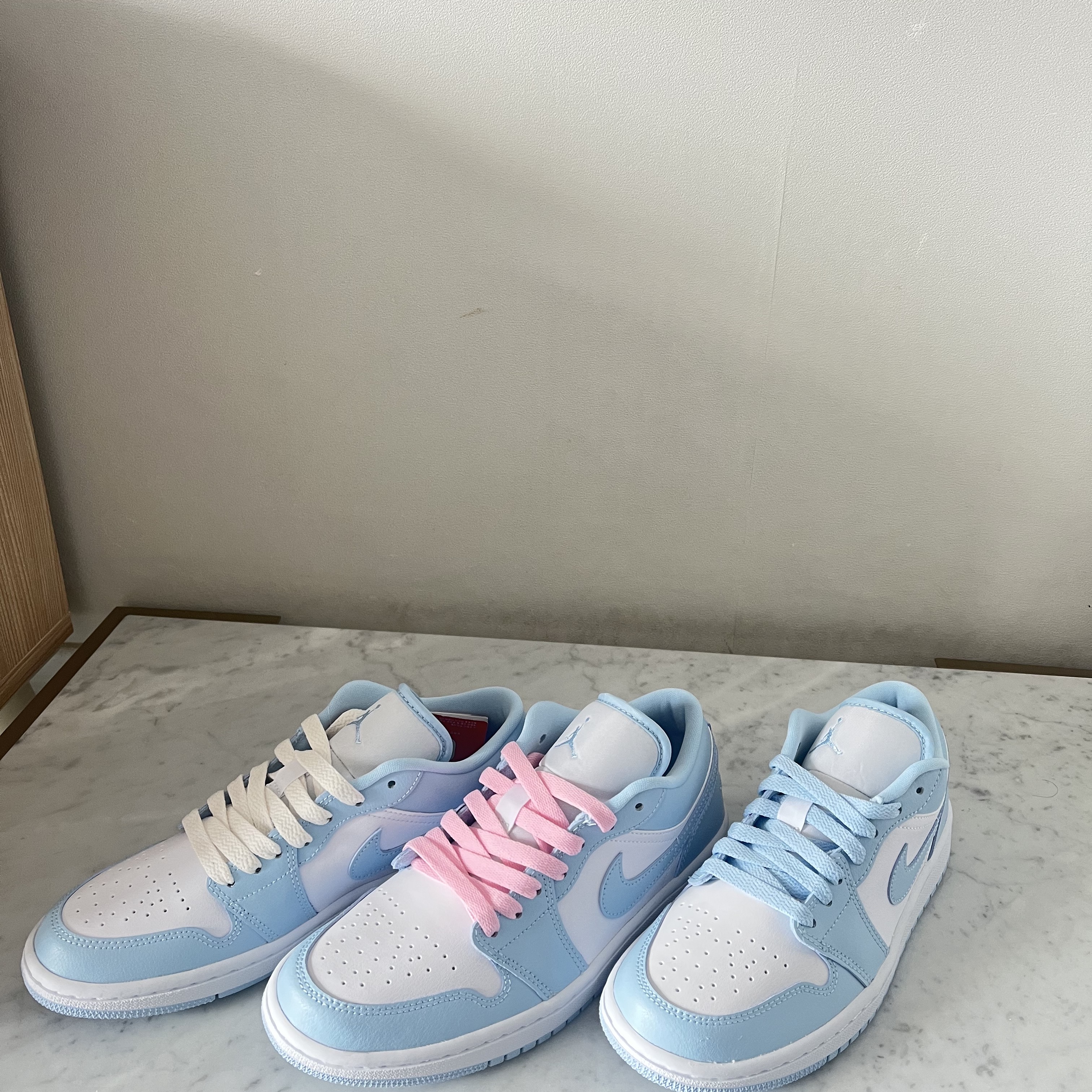 (W) Jordan 1 Low White Ice Blue 착용 스타일 - 1