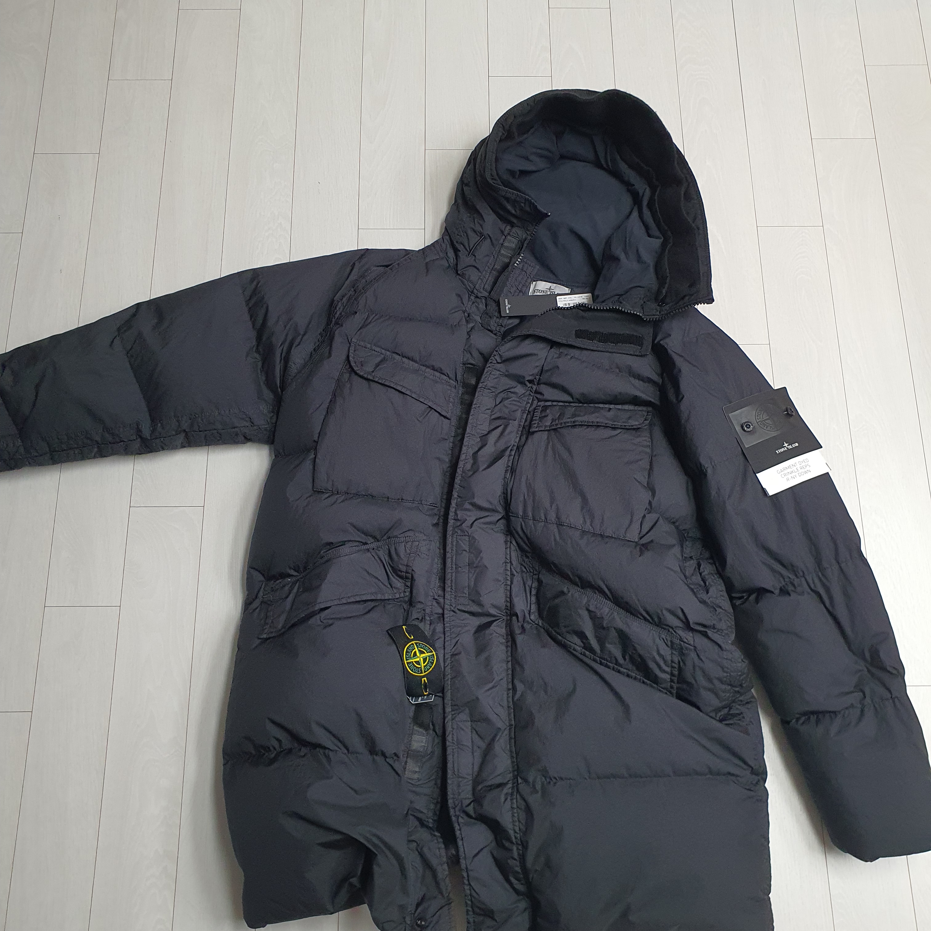 Stone Island 70123 Crinkle Reps Hooded Long Down Jacket Black - 22FW 착용 스타일
