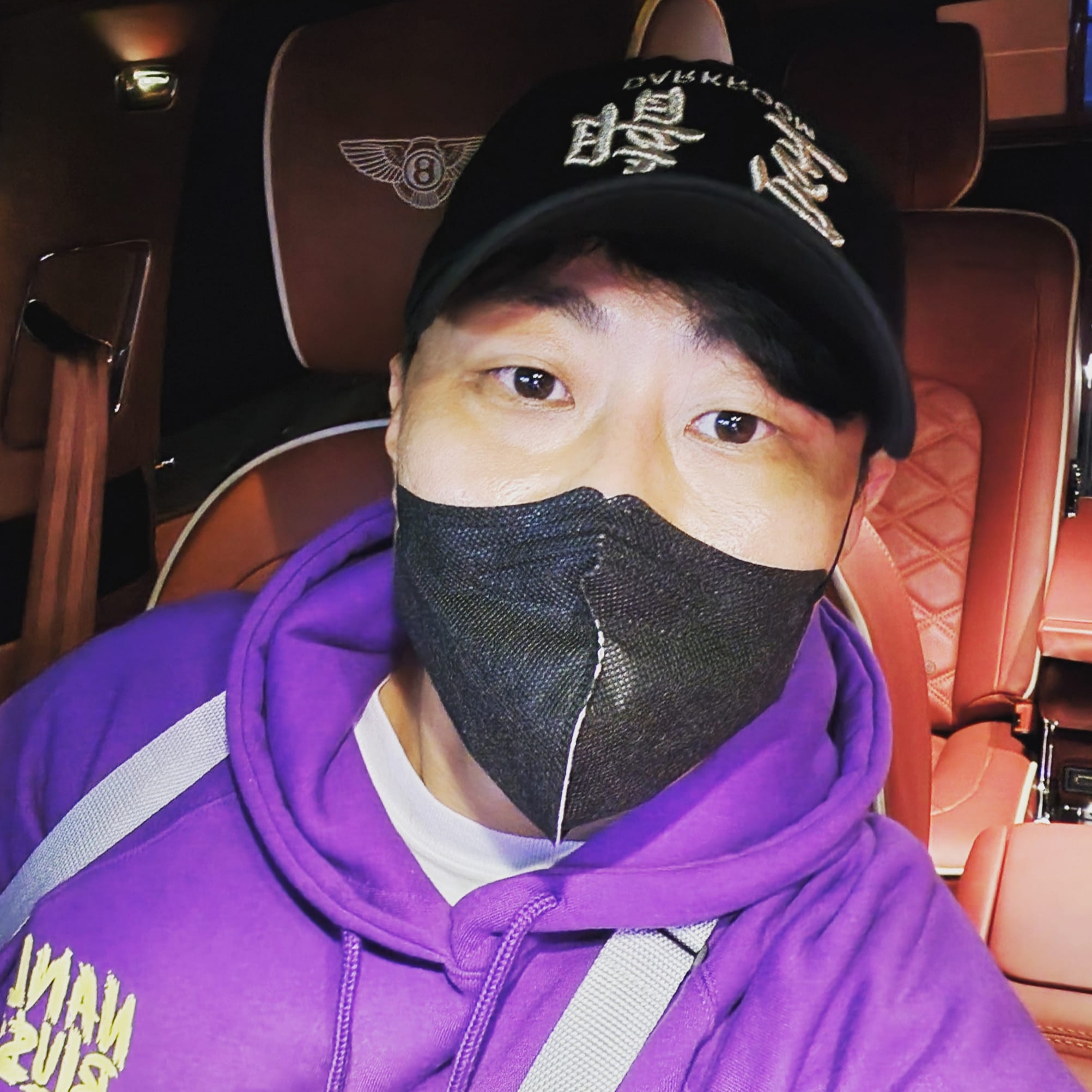 Darkr8m Studio Upside Down Silver Logo Cap 착용 스타일 - 2