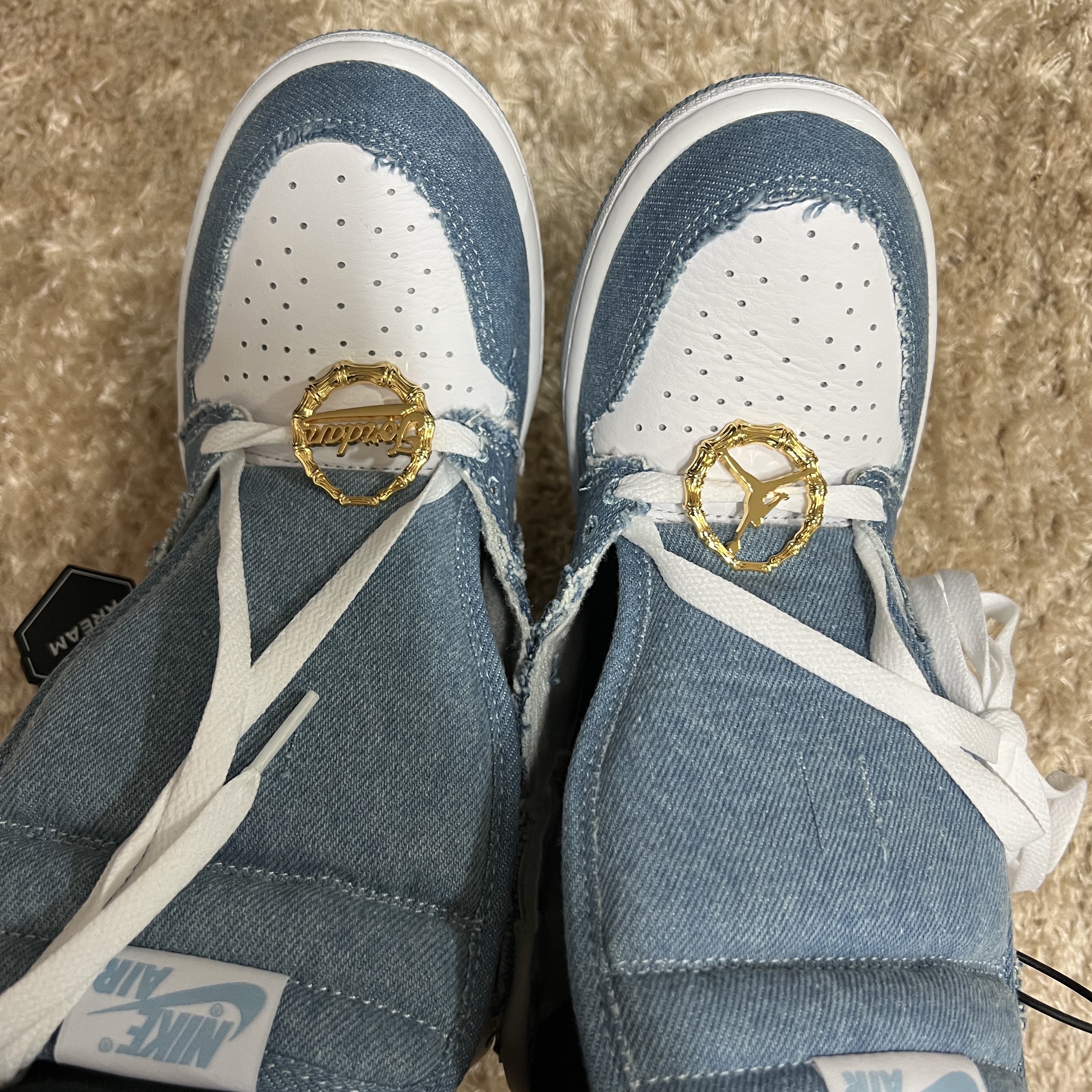 (W) Jordan 1 Retro High OG Denim 착용 스타일 - 1