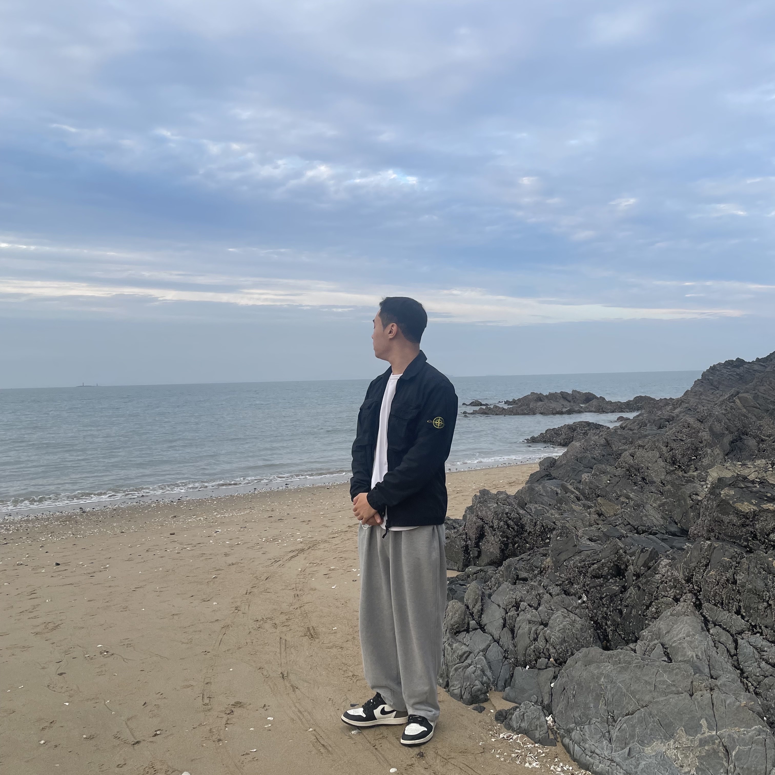 Stone Island 114WN T.CO+OLD Overshirt Black - 22SS, Jordan 1 Retro High OG Black Mocha 착용 스타일