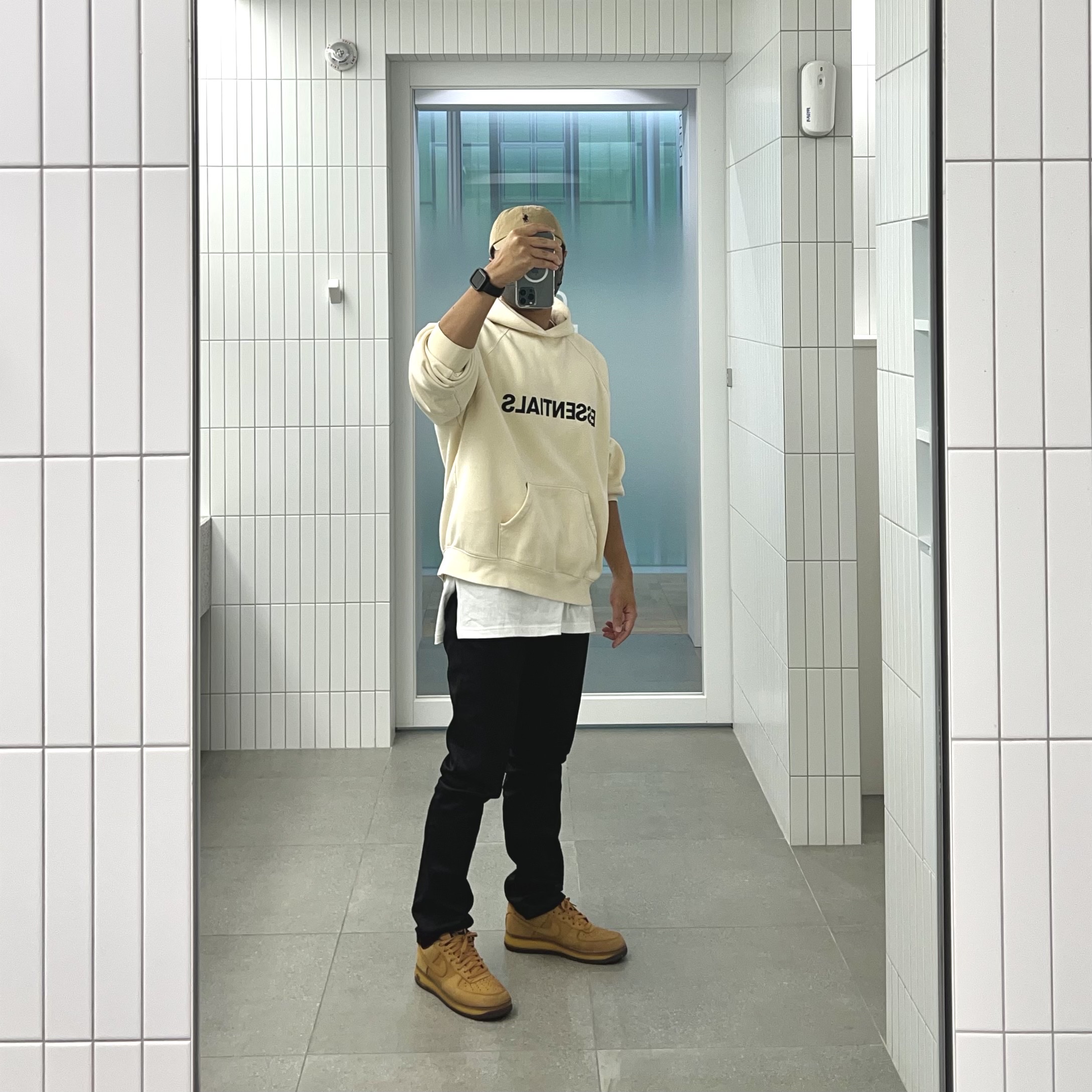 Nike Air Force 1 Low Retro SP Wheat Mocha, Essentials 3D Silicon Applique Pullover Hoodie Buttercream 2020 착용 스타일