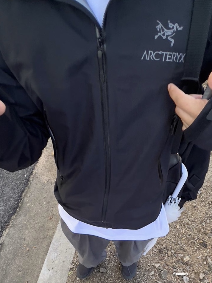 Arc'teryx Beta Jacket Black 착용 스타일