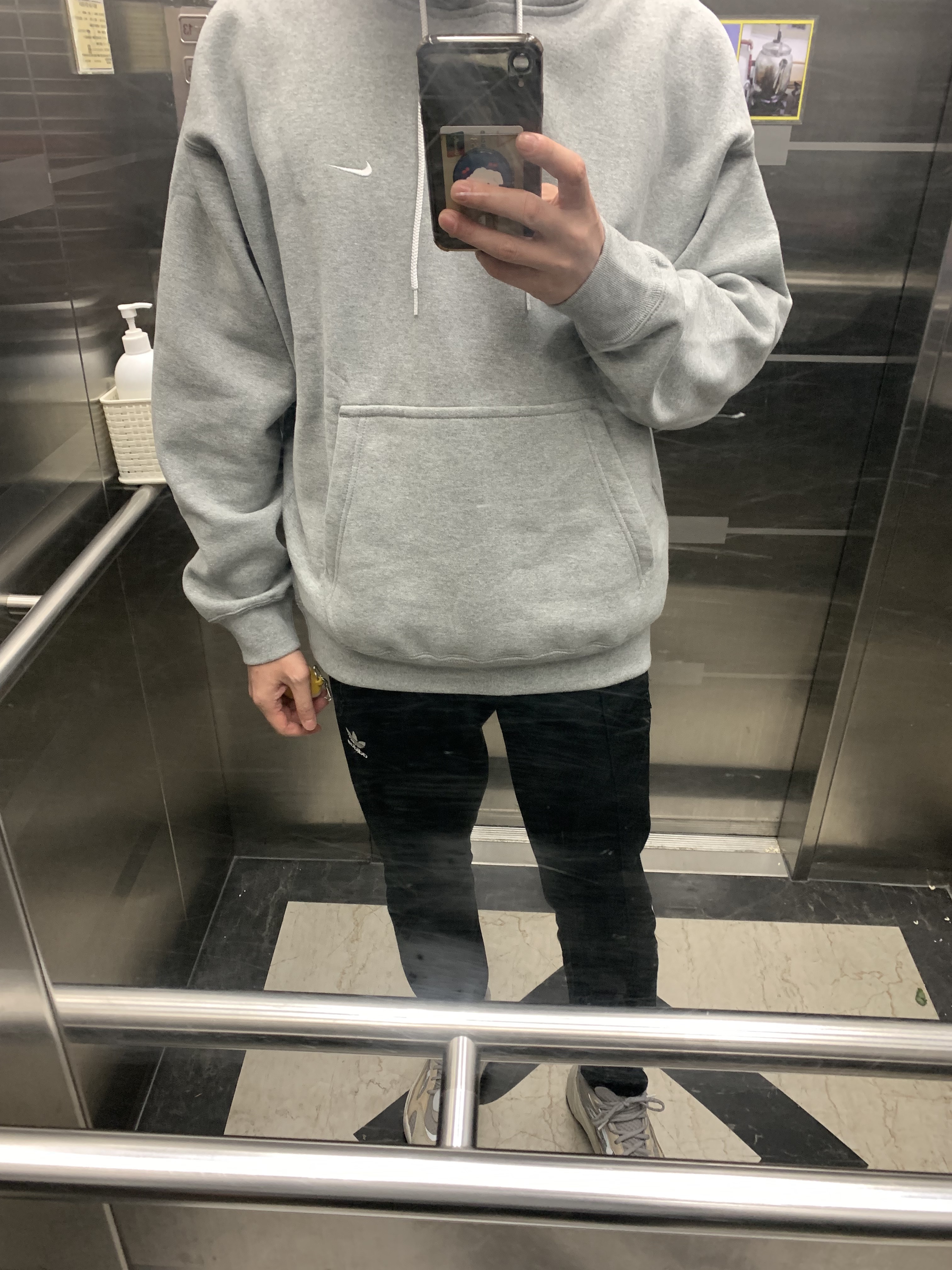 Nike NRG Solo Swoosh Fleece Hoodie Dark Grey Heather - Asia, Adidas Yeezy Boost 700 V2 Cream 착용 스타일