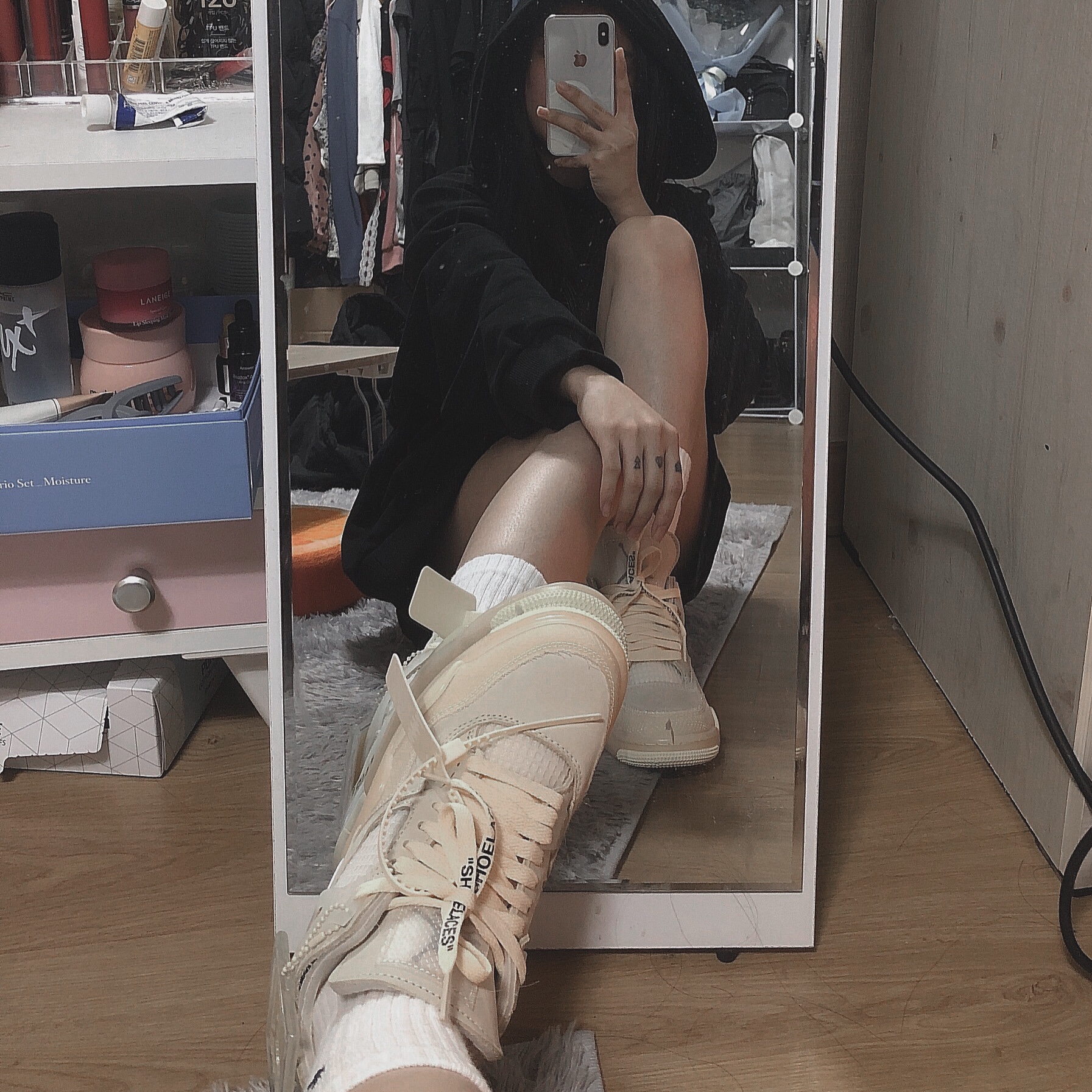 (W) Jordan 4 x Off-White Retro SP Sail 착용 스타일