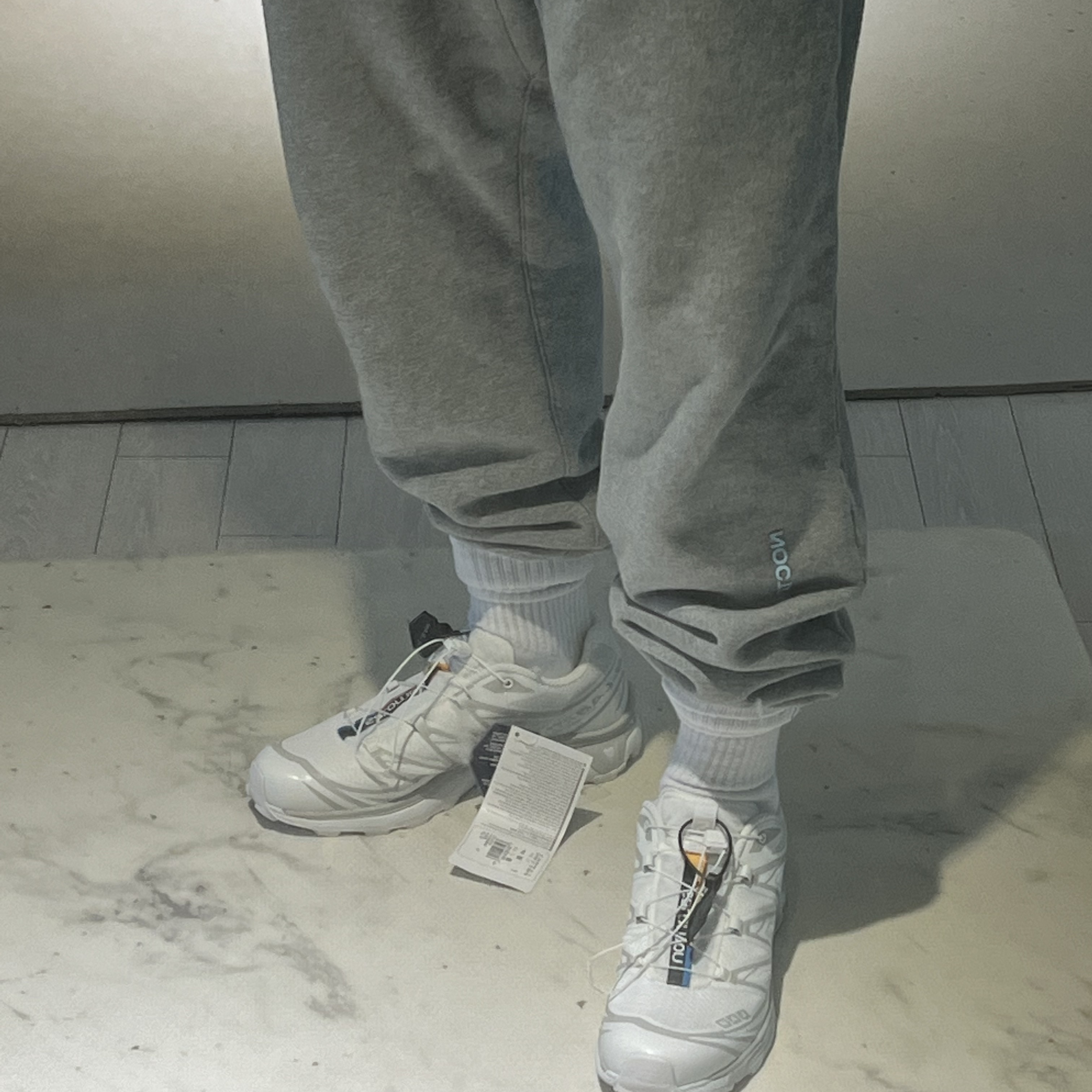 Nike x Drake Nocta NRG Fleece Hoodie Dark Grey Heather (DX2837-063), Nike x Drake Nocta NRG Fleece Sweatpants Dark Grey Heather 착용 스타일 - 3
