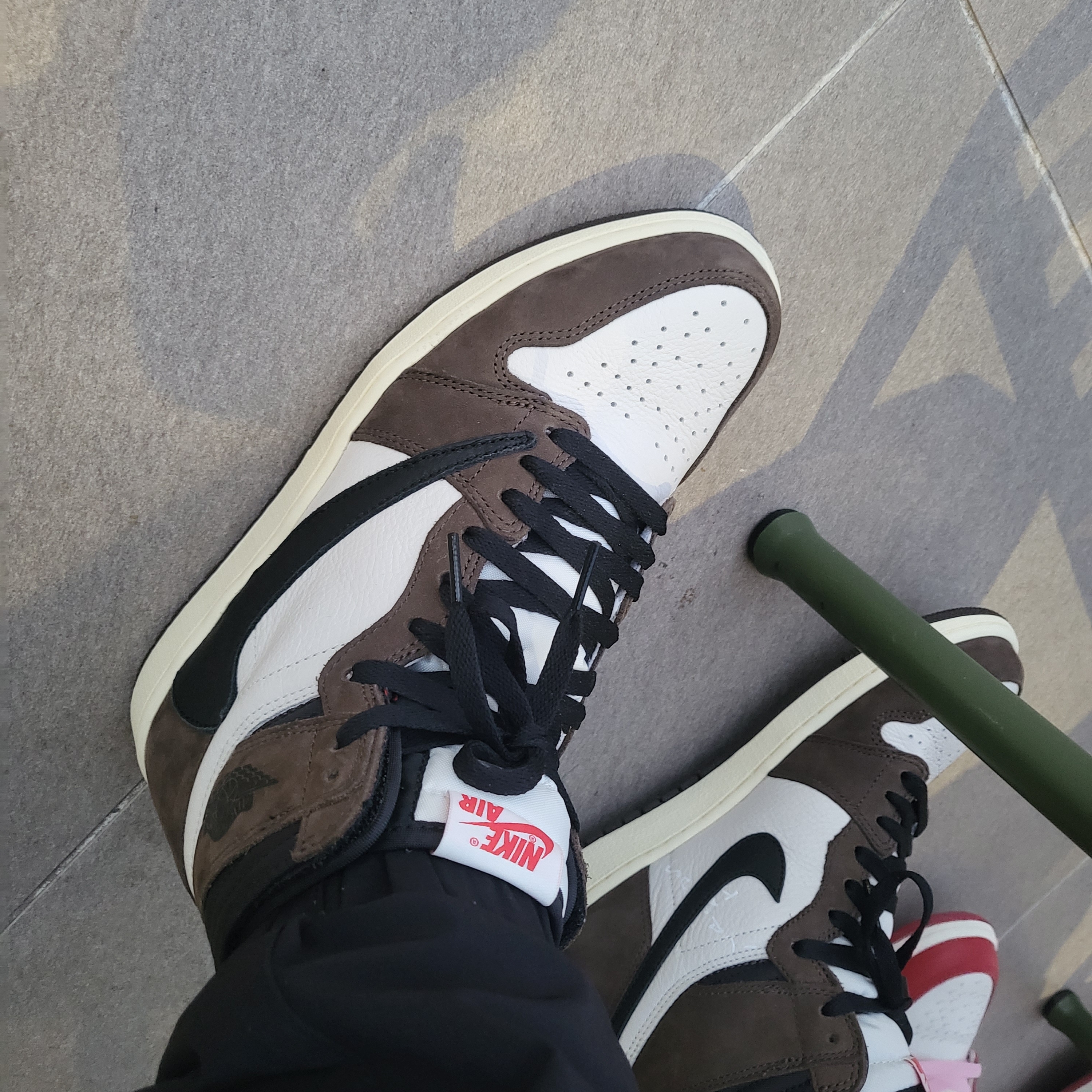 Jordan 1 x Travis Scott Retro High OG SP Mocha 착용 스타일