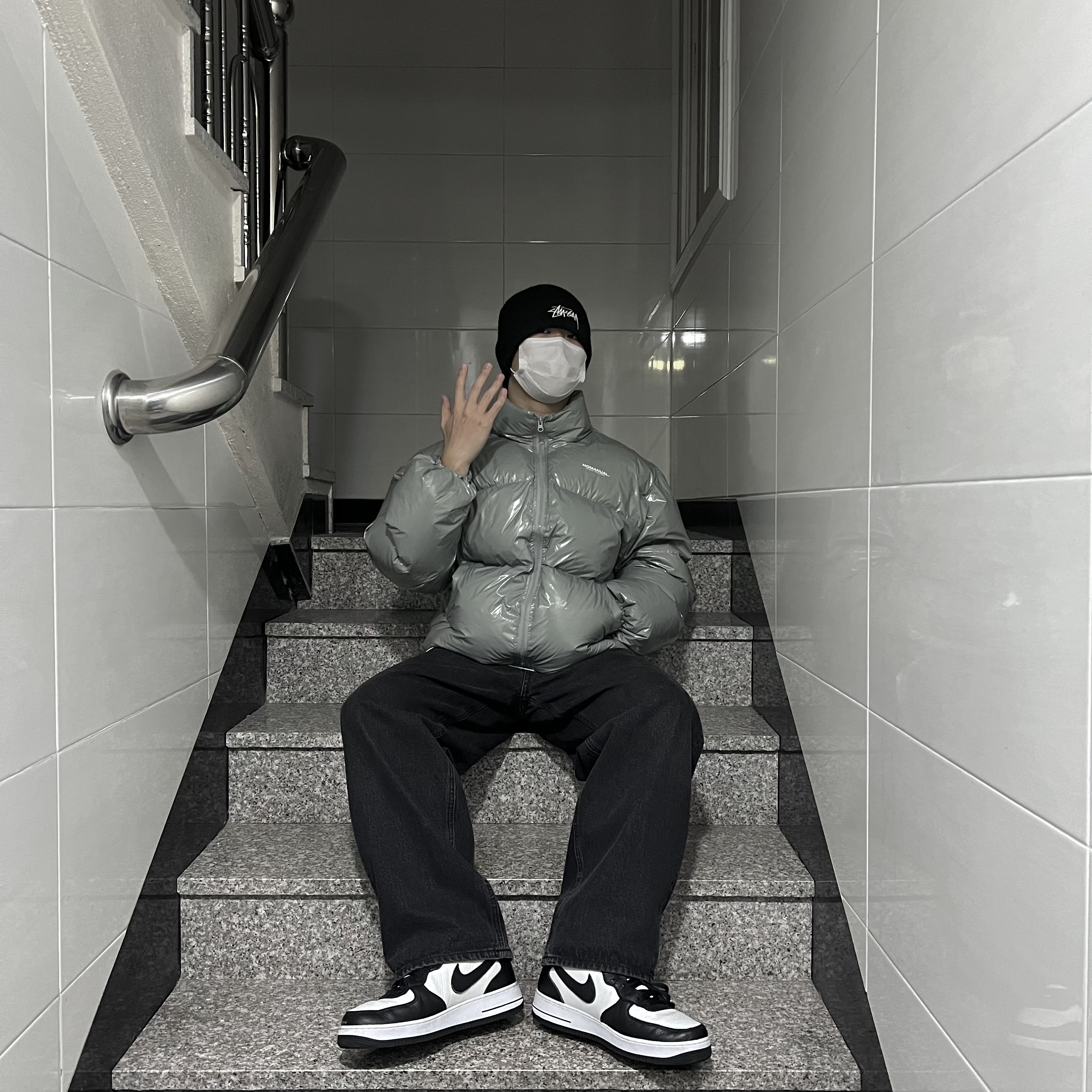 Nike x Stussy Air Force 1 '07 Mid SP Black and Light Bone 착용 스타일