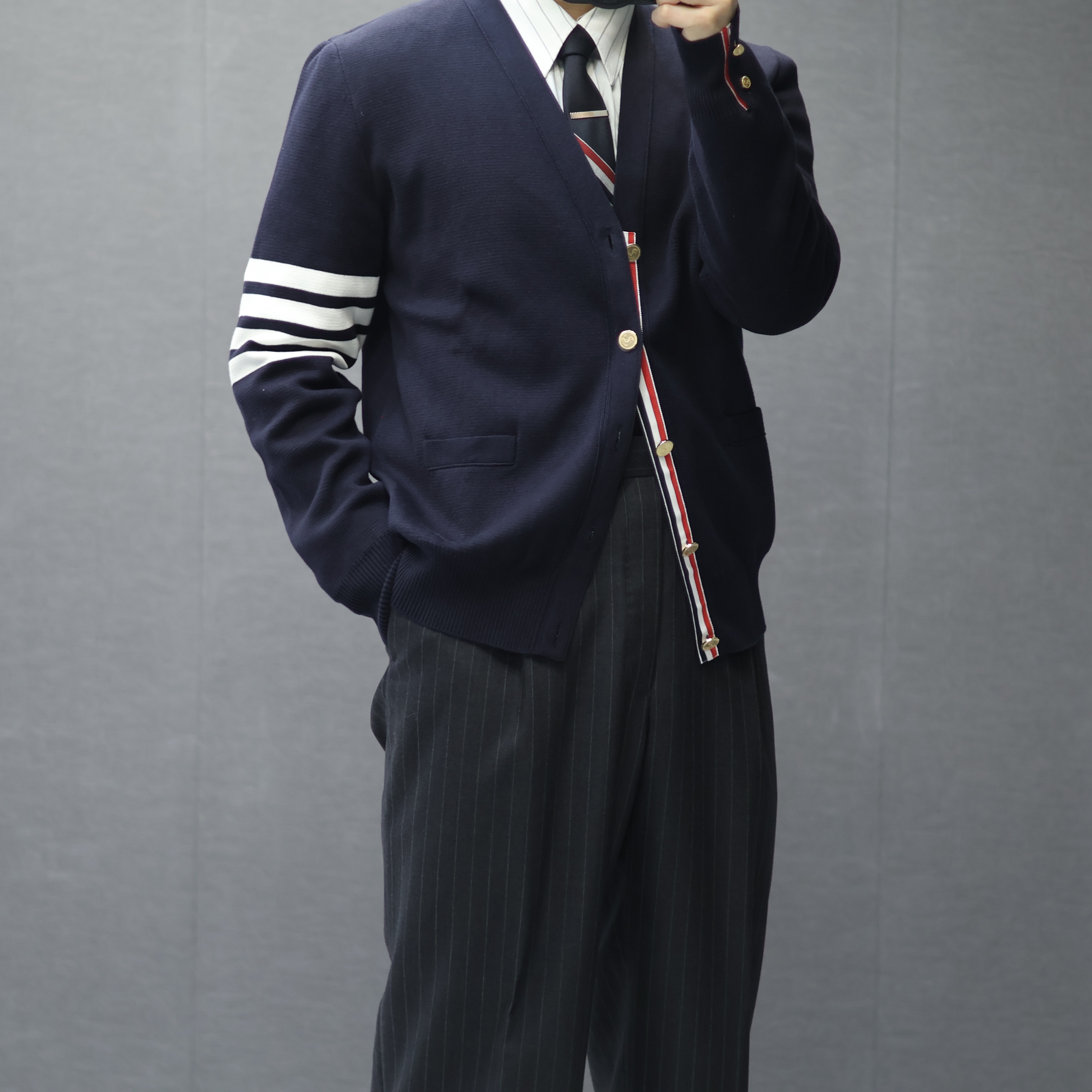 Thom Browne Milano Stitch 4-Bar Cardigan Navy, Thom Browne Engineered Stripe Necktie in Wool Navy 착용 스타일 - 2