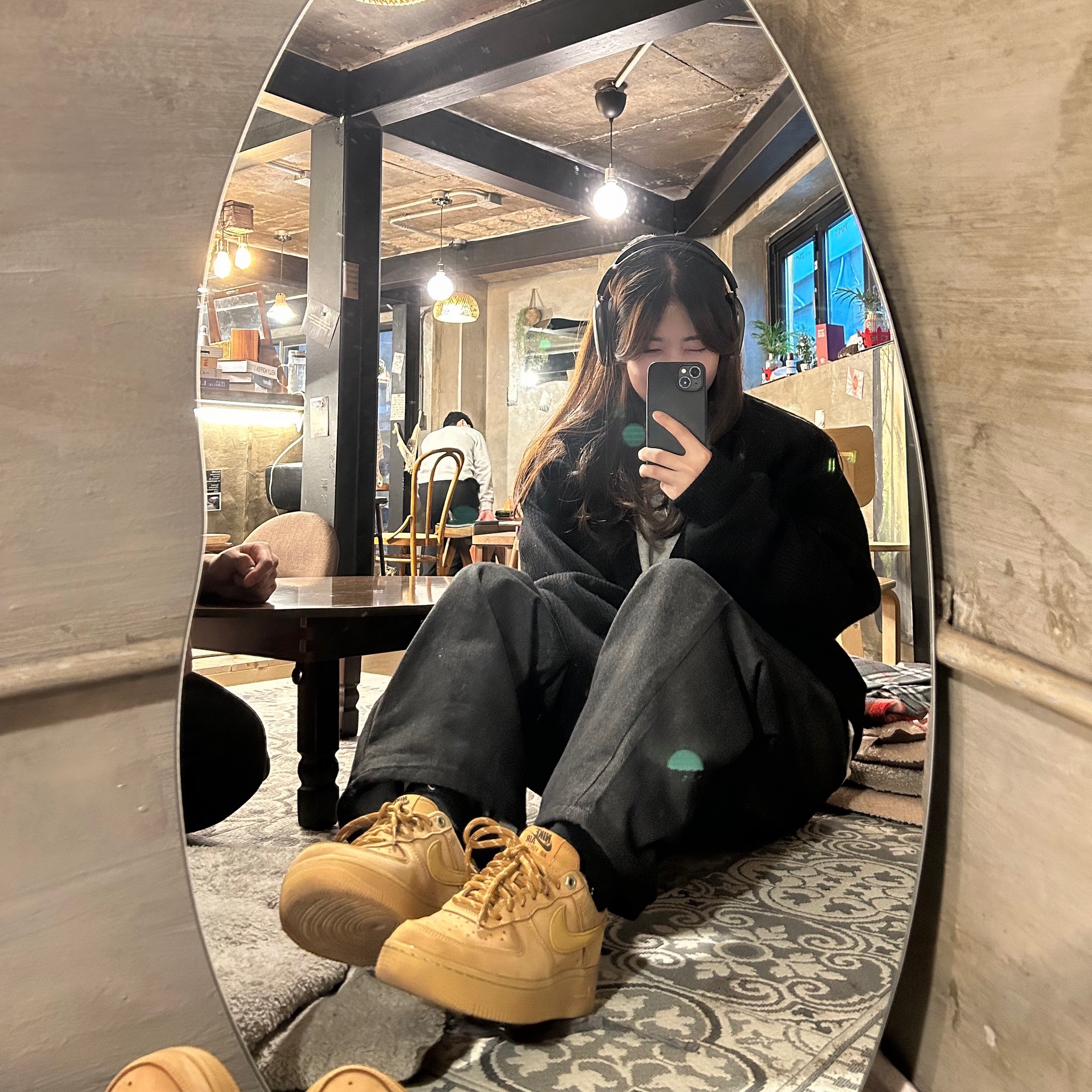 Nike Air Force 1 '07 WB Flax, Apple AirPods Max Lightning Space Gray (Korean Ver.) 착용 스타일