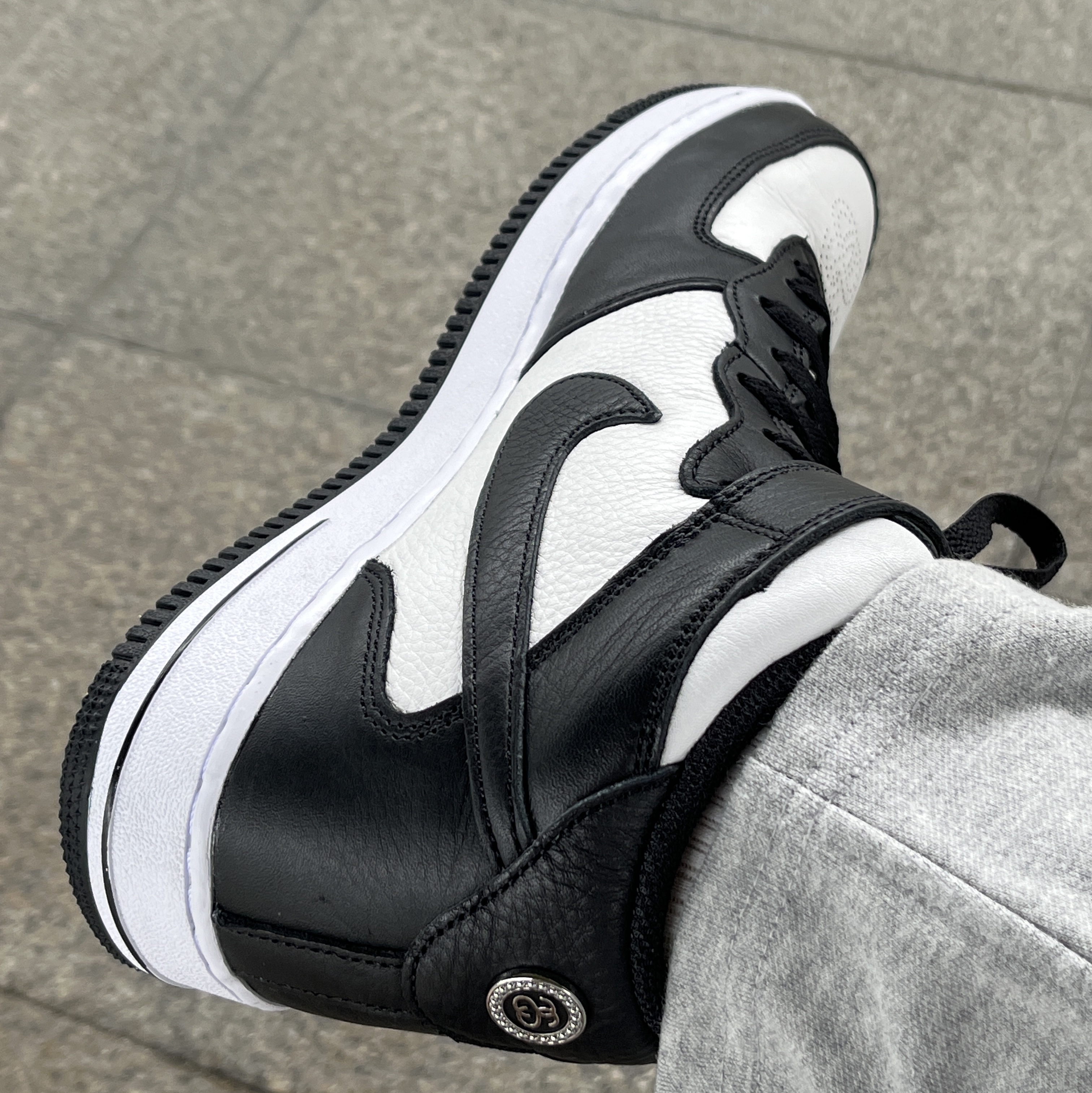 Nike x Stussy Air Force 1 '07 Mid SP Black and Light Bone 착용 스타일
