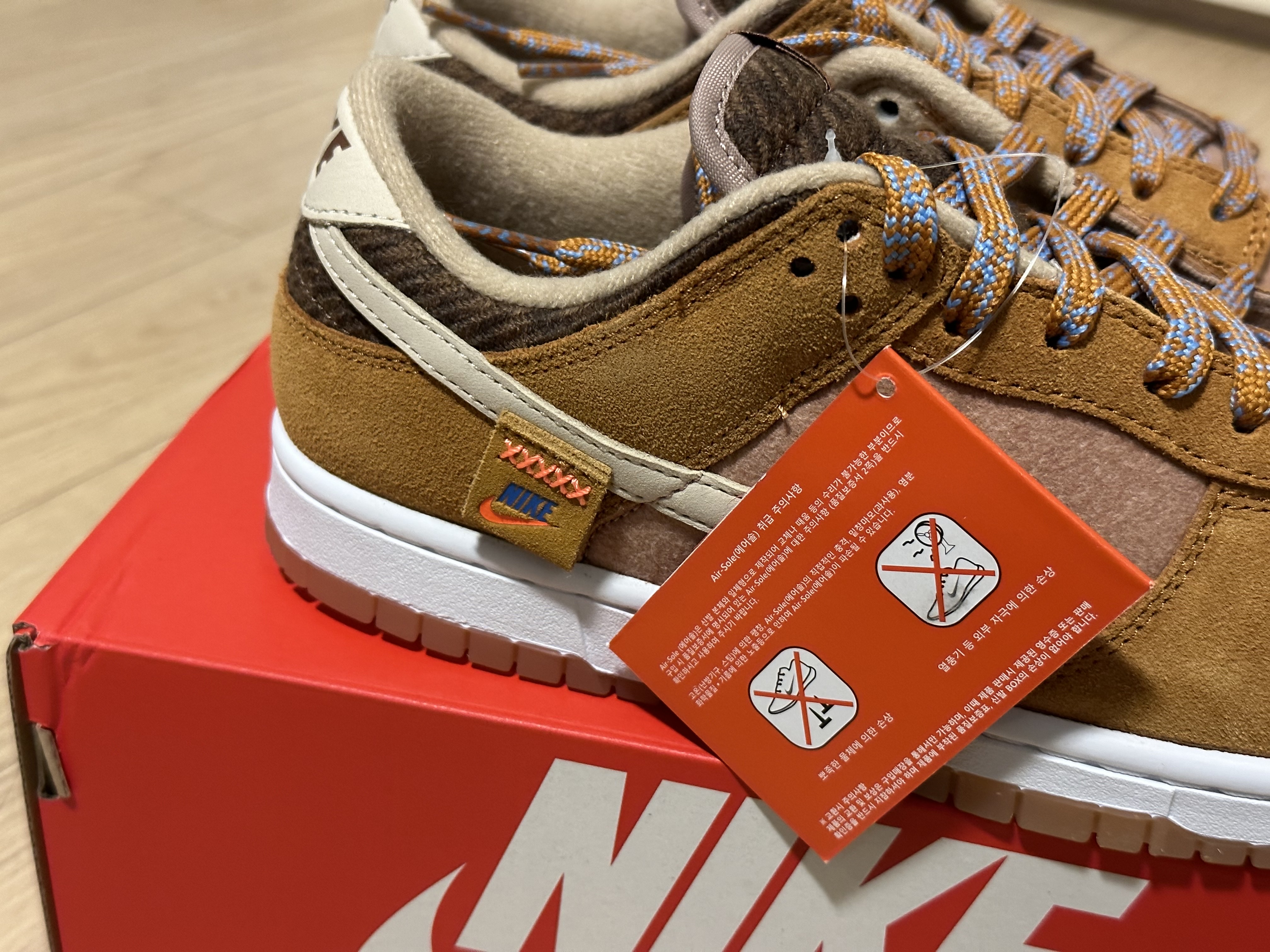 Nike Dunk Low SE Praline Desert Ochre 착용 스타일 - 3