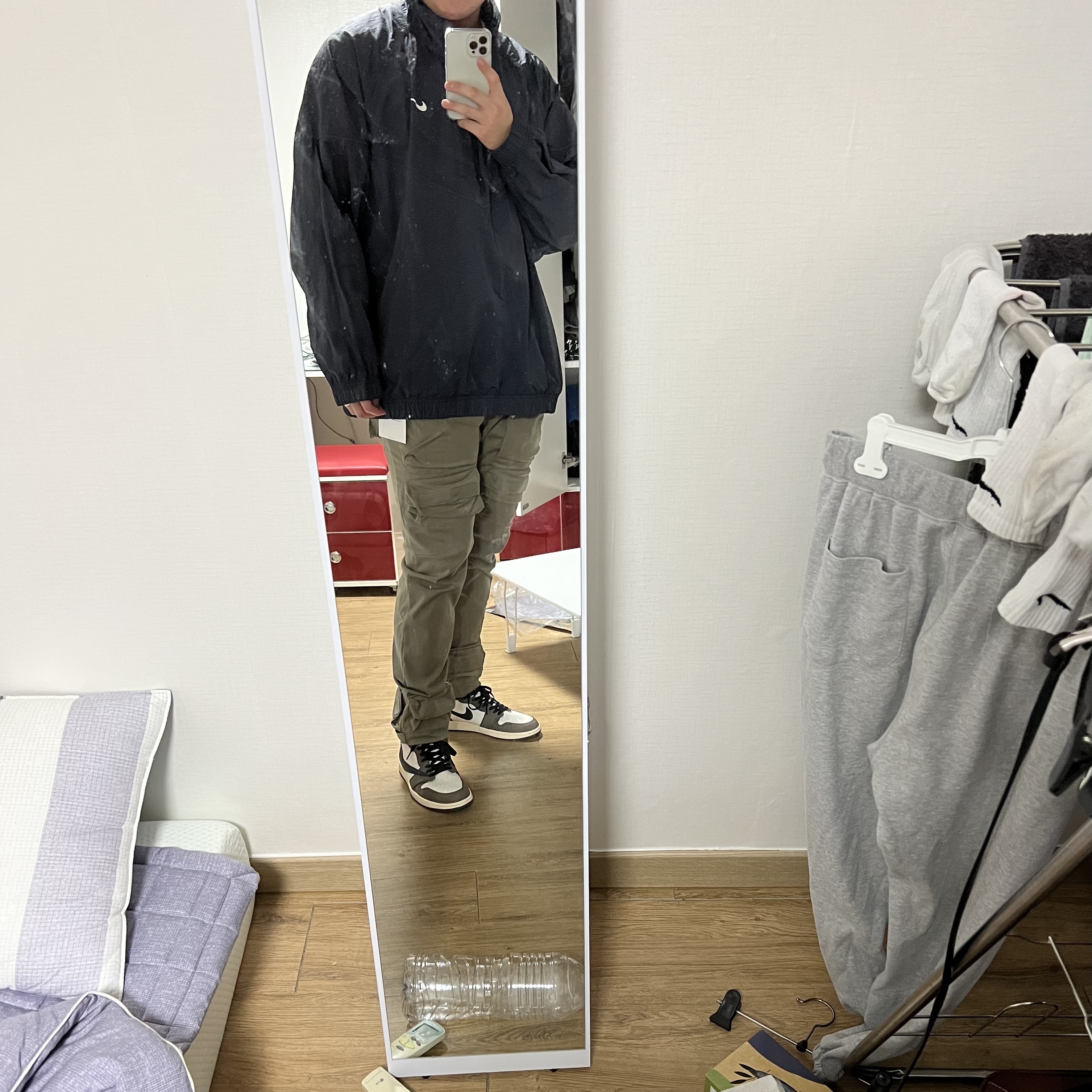 Stussy x CDG MA-1 Jacket Olive, Jordan 1 x Travis Scott Retro High OG SP Mocha 착용 스타일 - 3