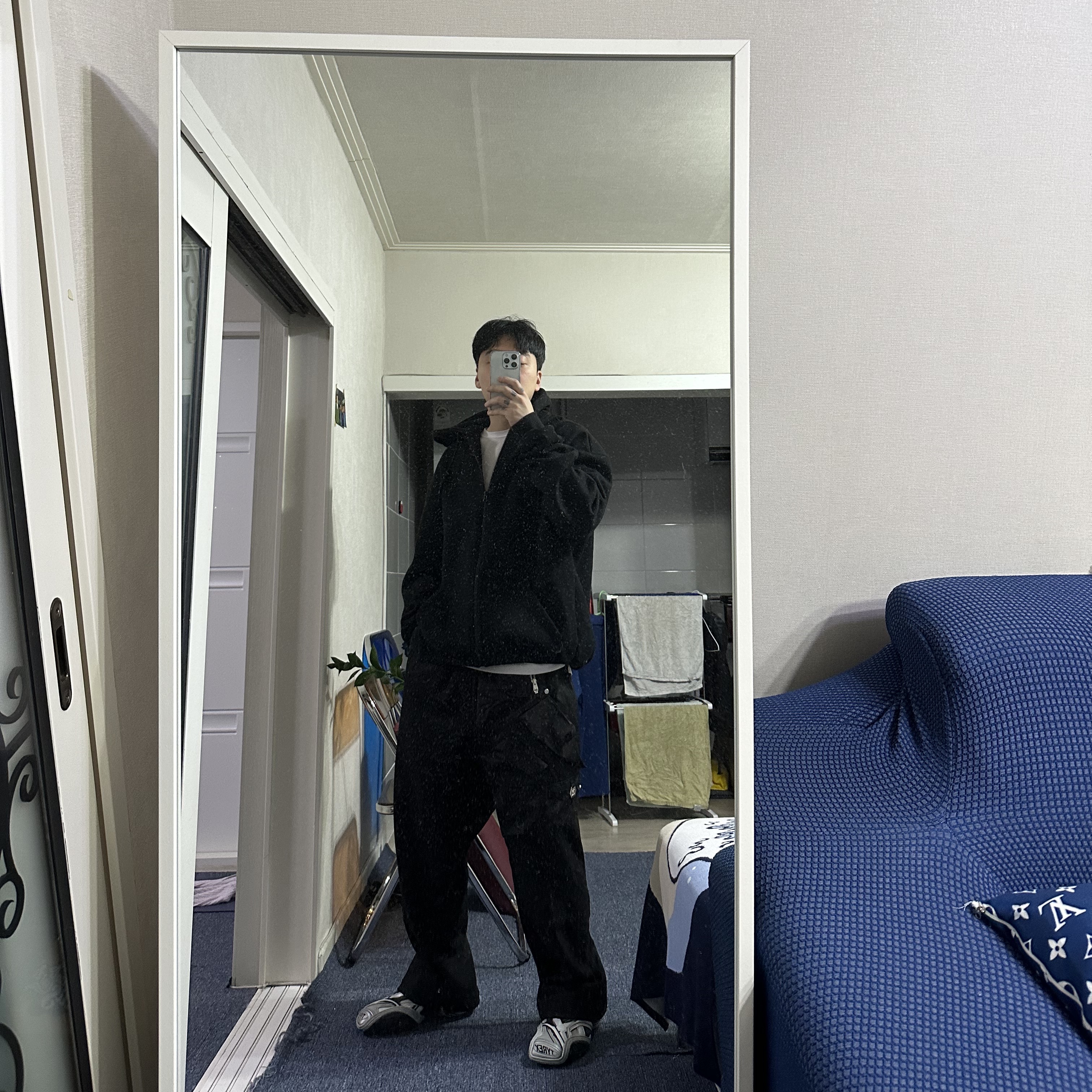 Undermycar x Ohhyunseog Boltume.5 Hardware Cargo Pocket Wide Pants Turbo Black - 22FW 착용 스타일 - 4