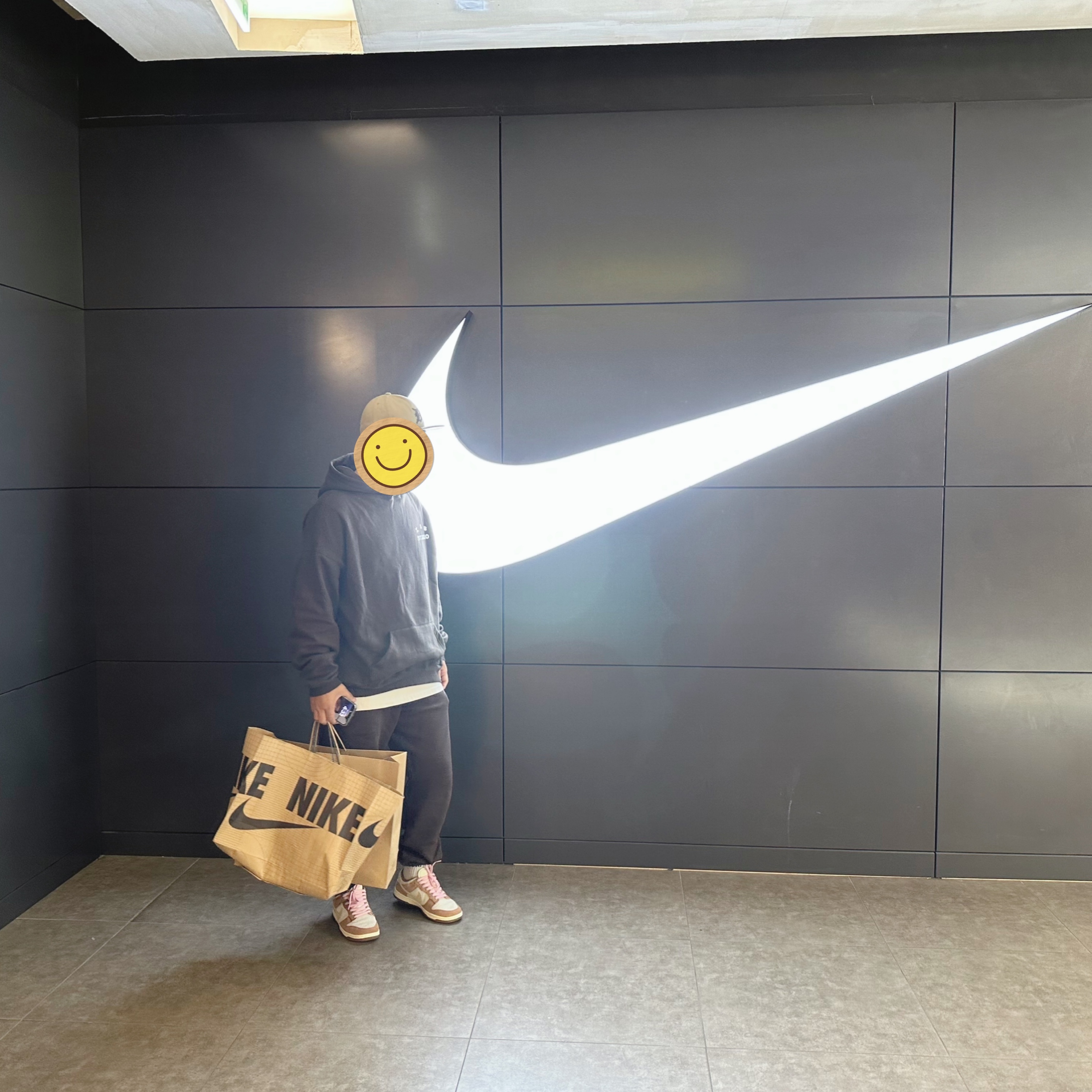 IAB Studio Hoodie Brown, IAB Studio Sweatpants Brown 착용 스타일 - 2