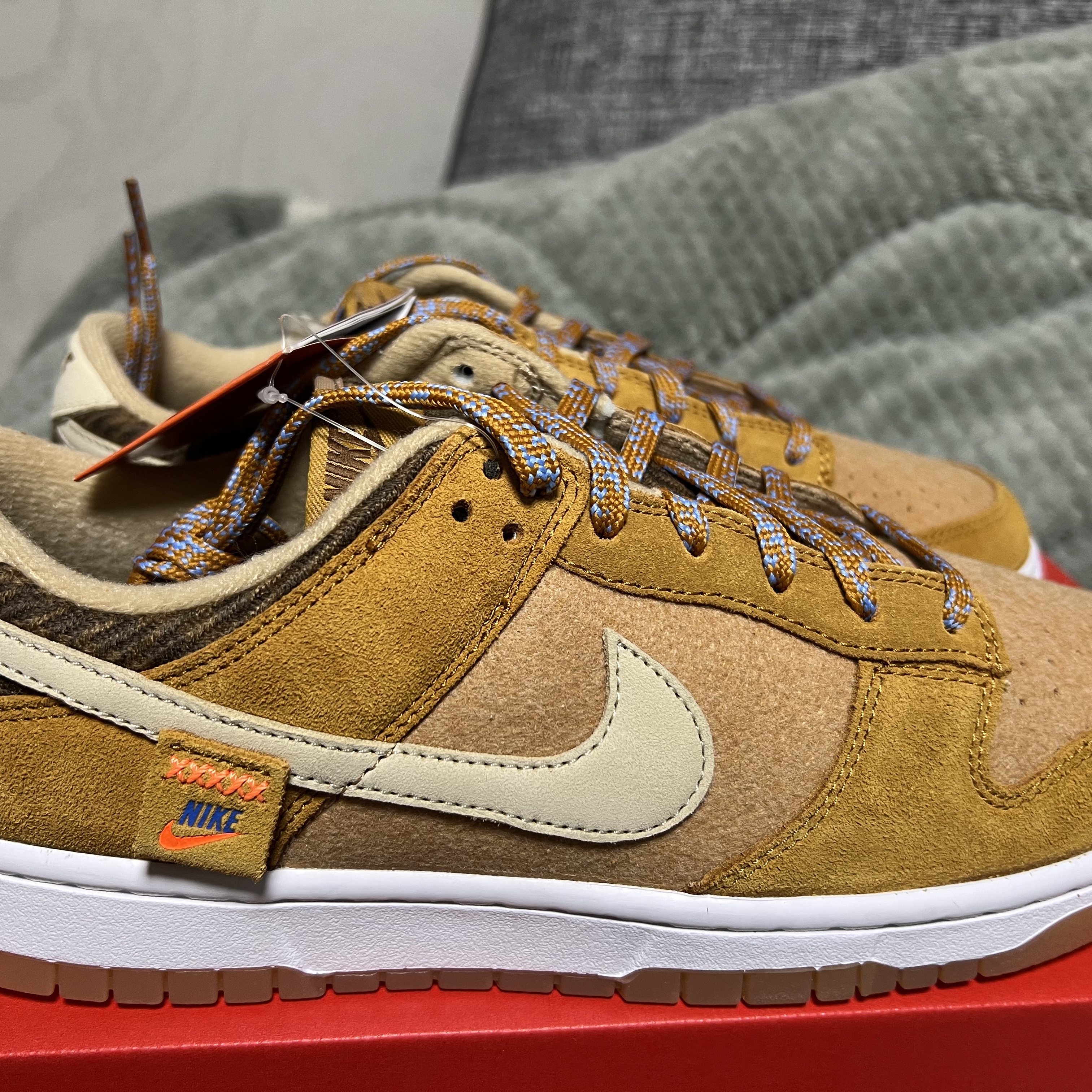 Nike Dunk Low SE Praline Desert Ochre 착용 스타일 - 2