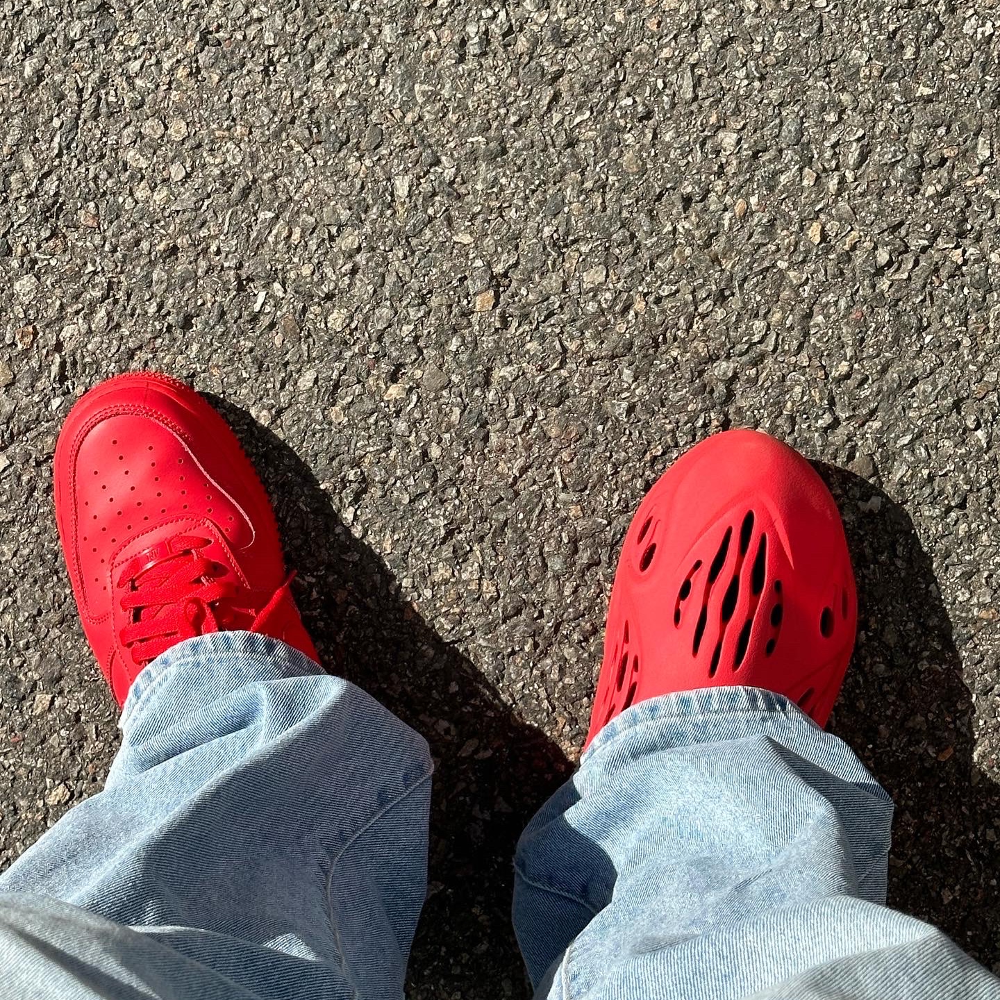 Adidas Yeezy Foam RNNR Vermilion, Yeezy Gap Engineered By Balenciaga Dove Hoodie White 착용 스타일 - 5