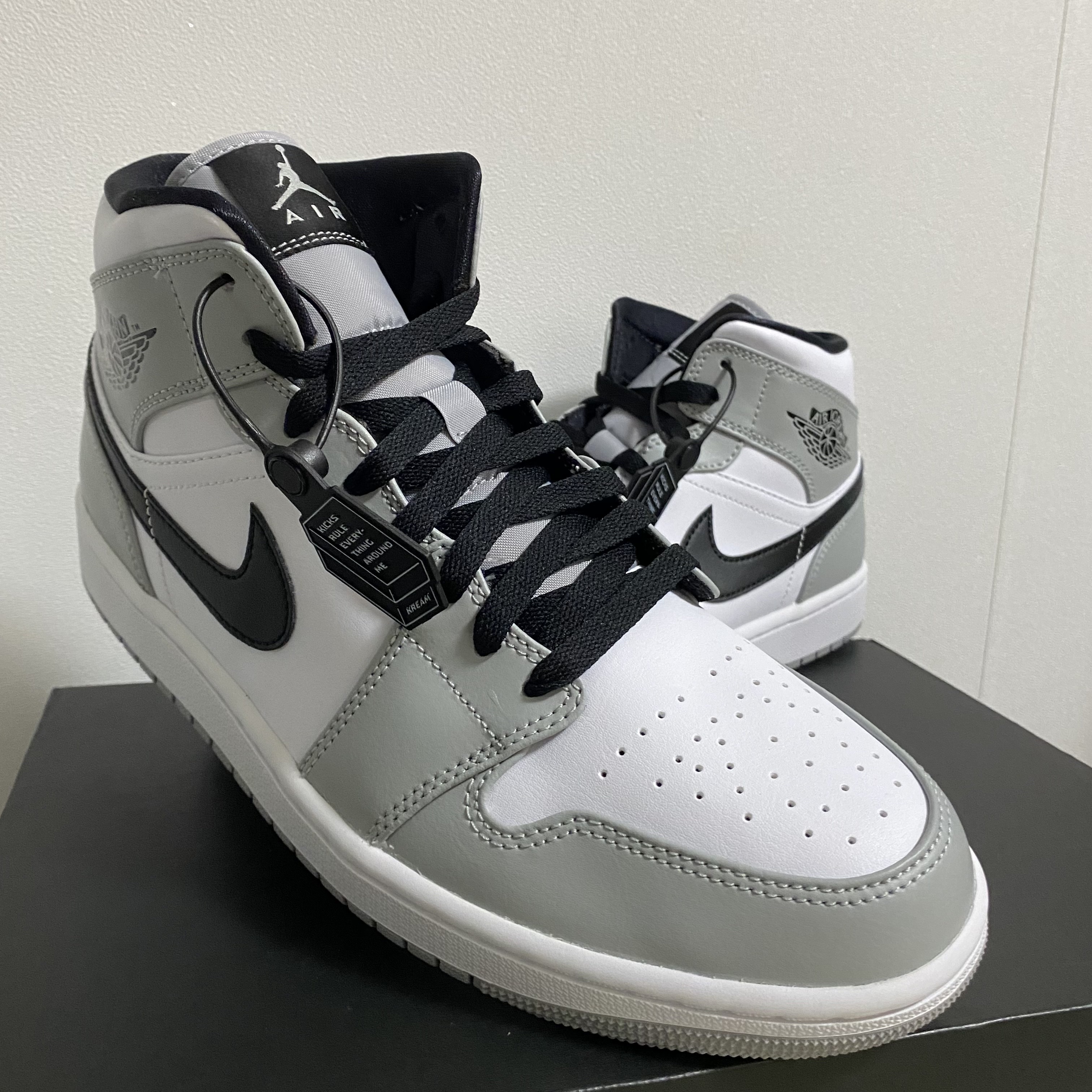 Jordan 1 Mid Light Smoke Grey 착용 스타일 - 1