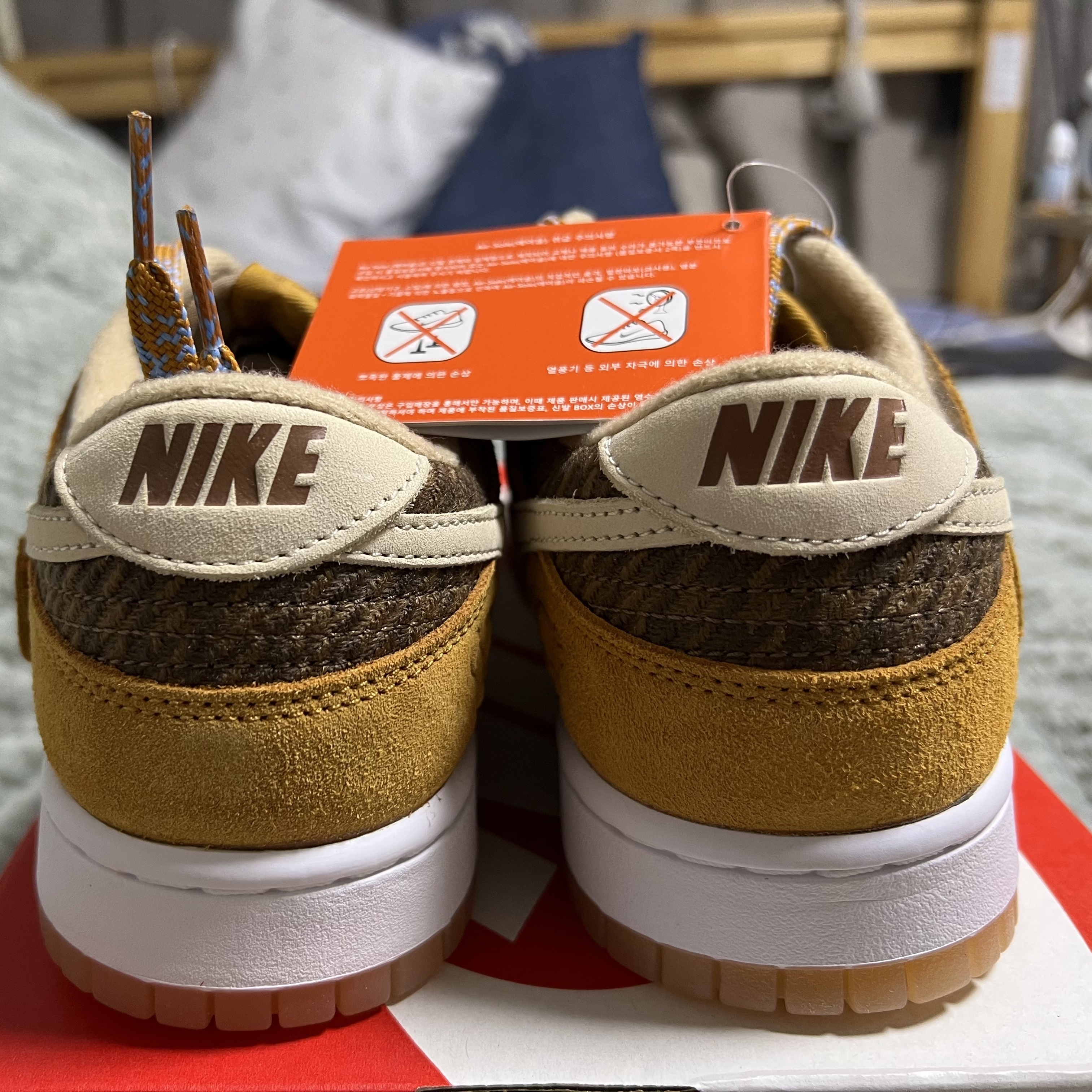 Nike Dunk Low SE Praline Desert Ochre 착용 스타일 - 3