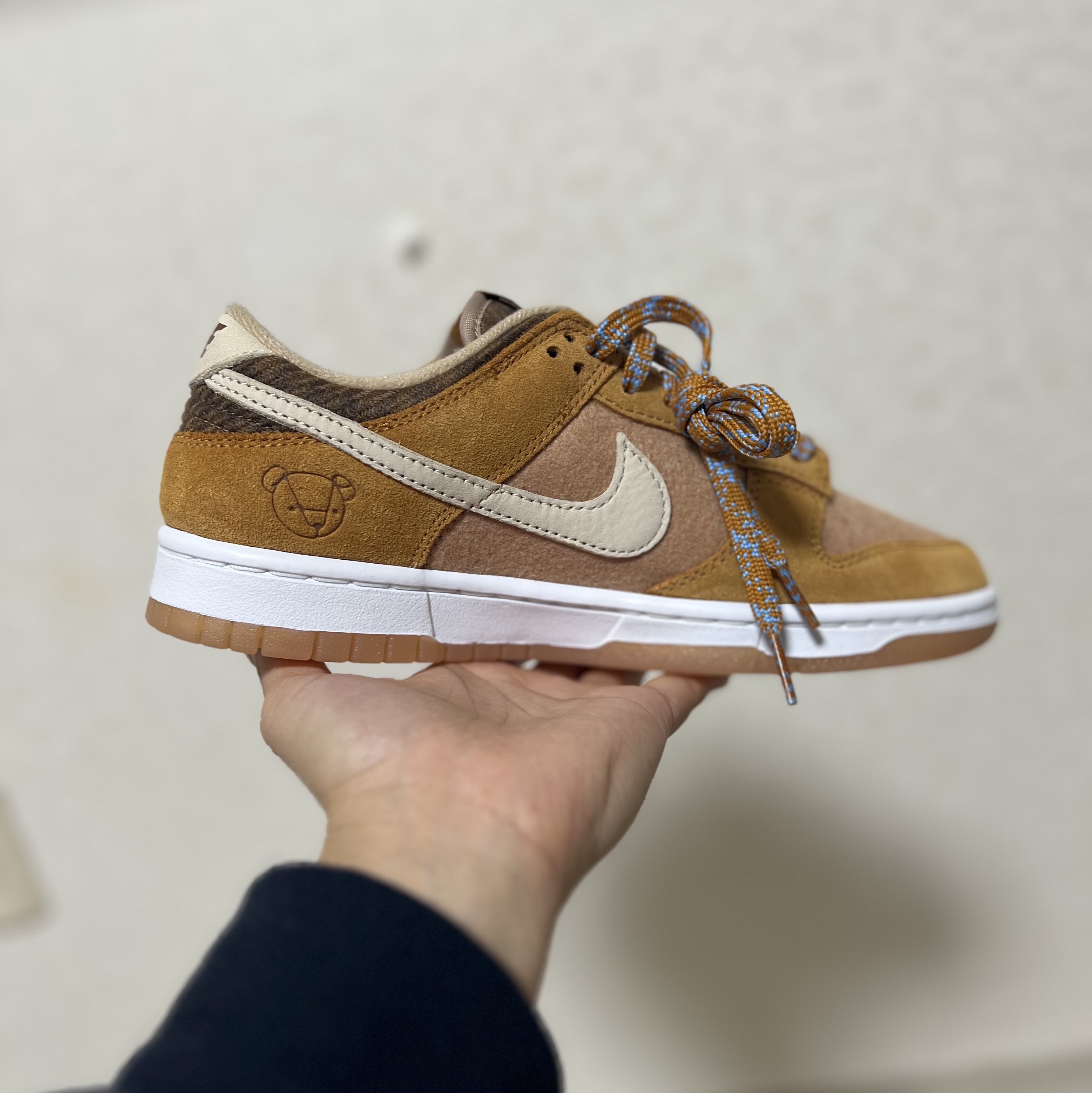 Nike Dunk Low SE Praline Desert Ochre 착용 스타일 - 2