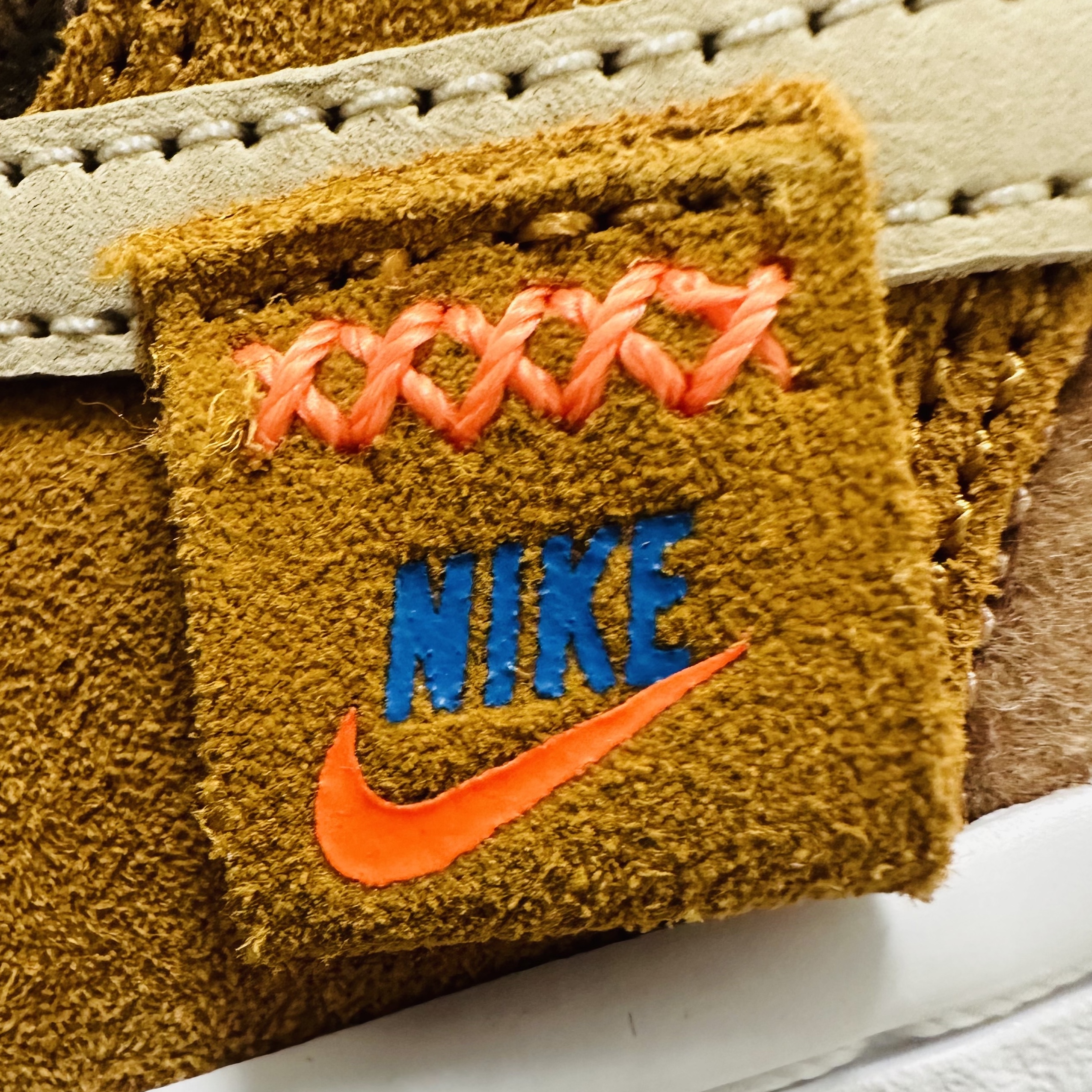 Nike Dunk Low SE Praline Desert Ochre 착용 스타일 - 2