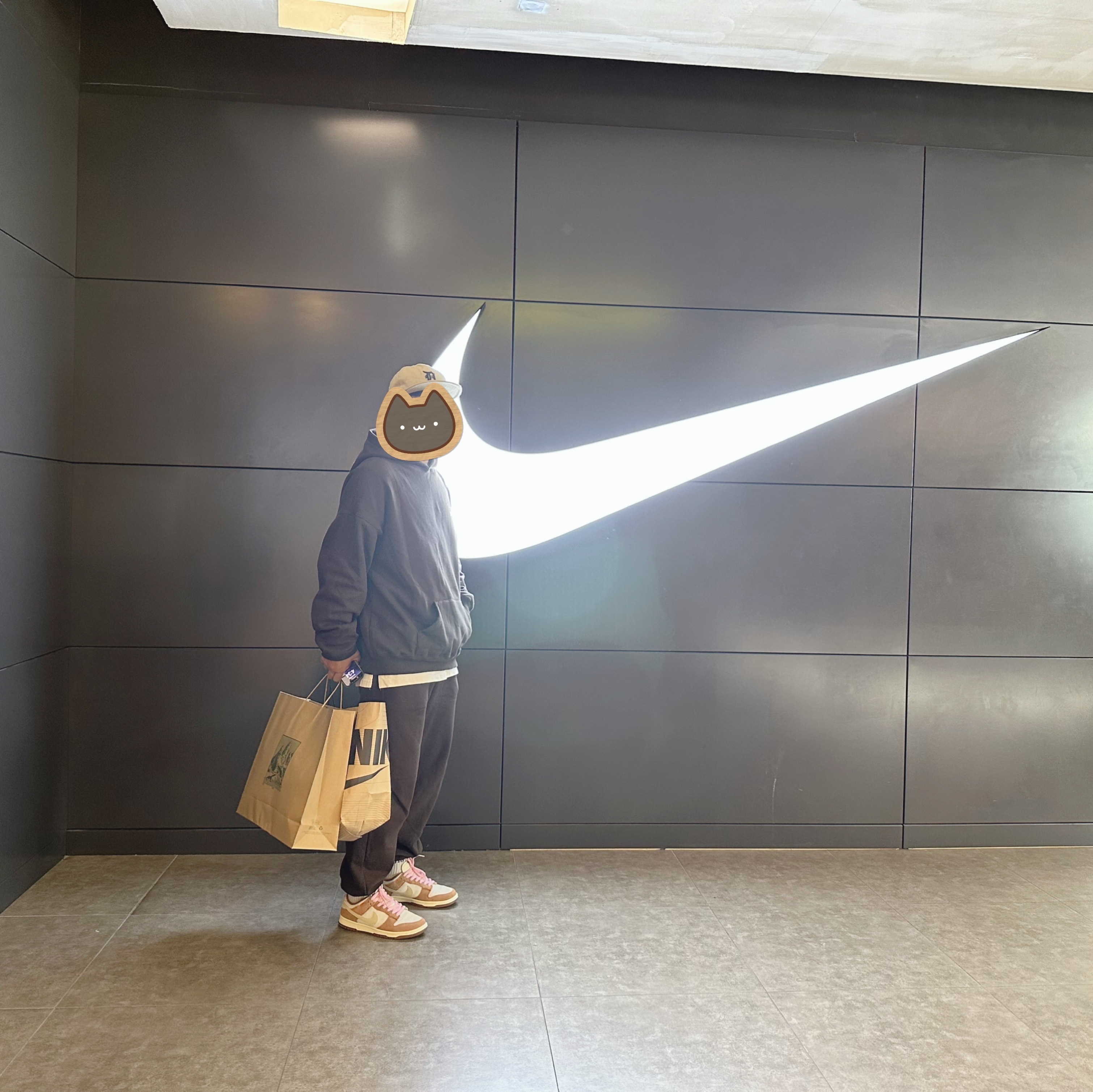 IAB Studio Hoodie Brown, IAB Studio Sweatpants Brown 착용 스타일 - 3
