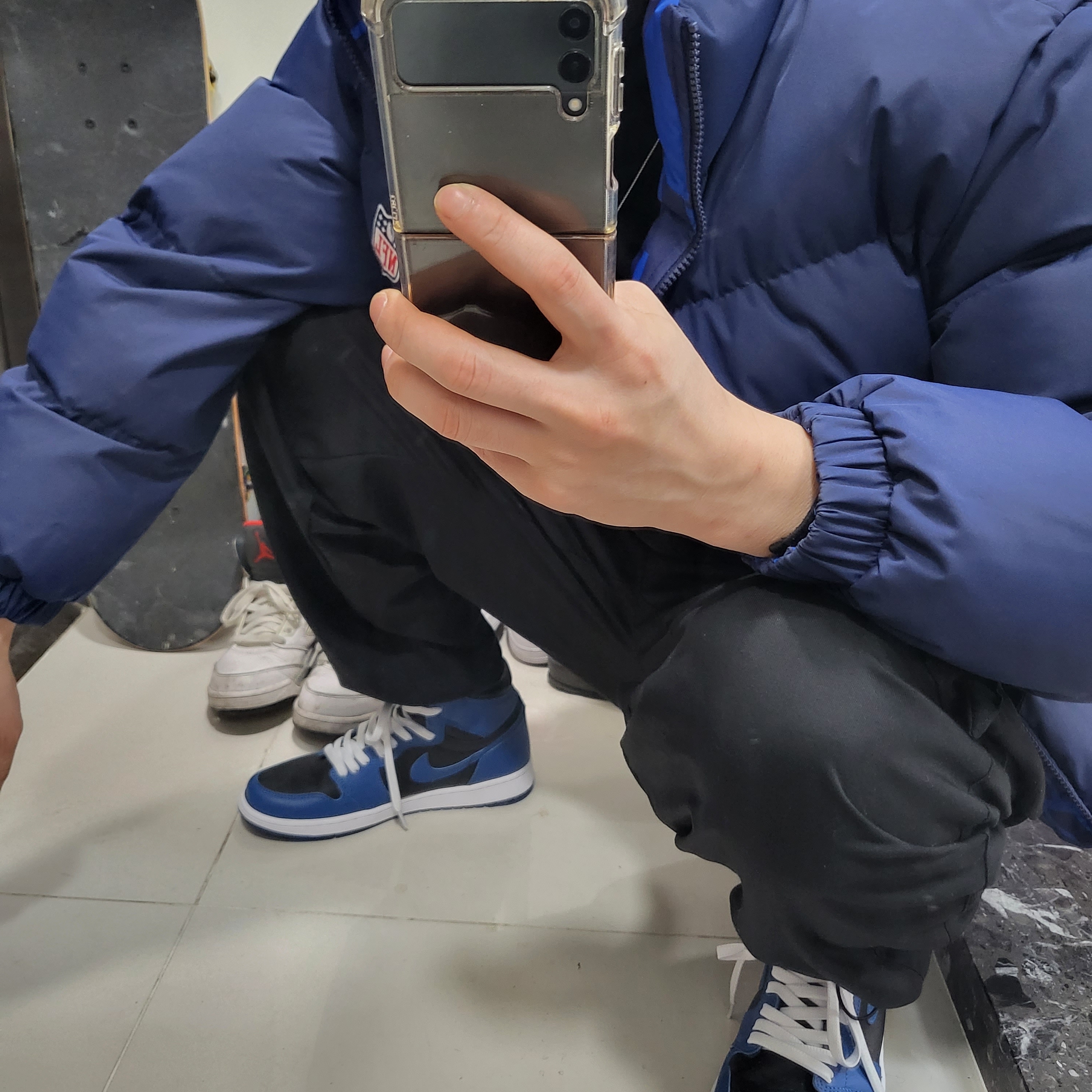 Jordan 1 Retro High OG Dark Marina Blue 착용 스타일 - 3